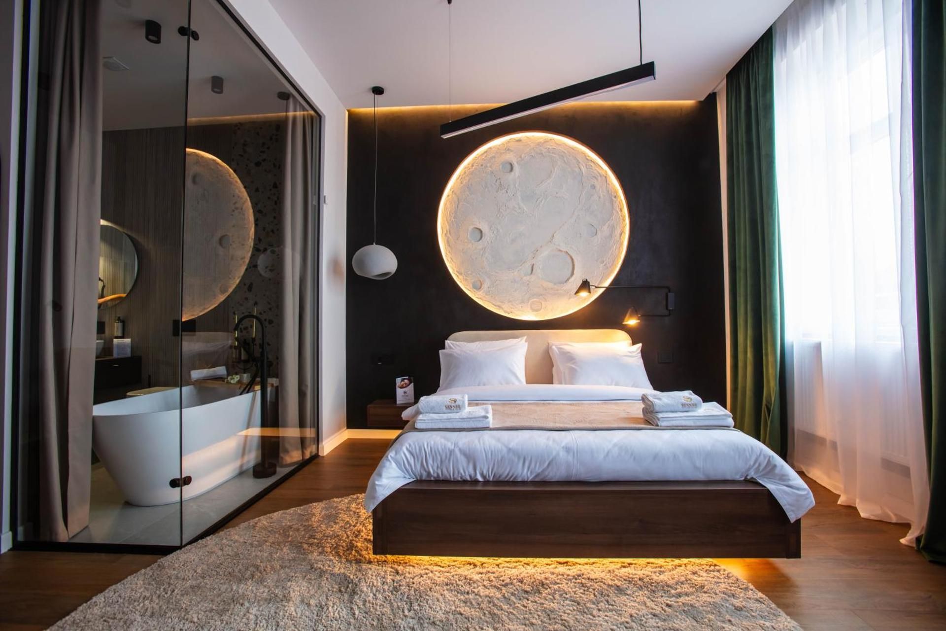 Deluxe King Room
