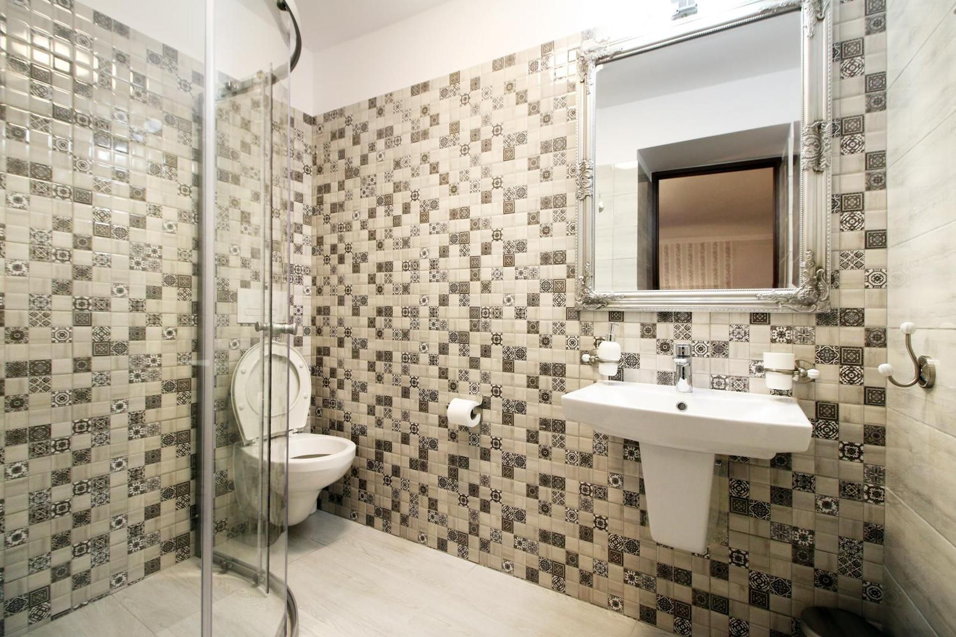 Select House Deluxe Triple Room 2