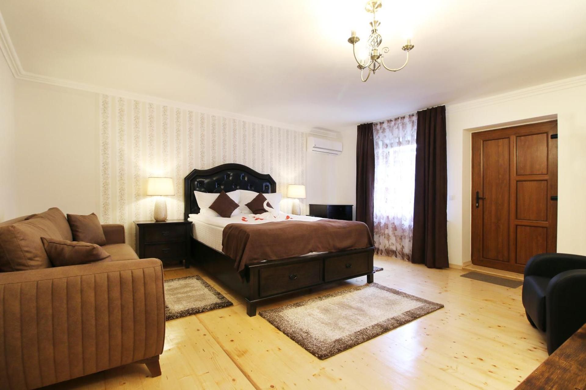 Select House Deluxe Triple Room