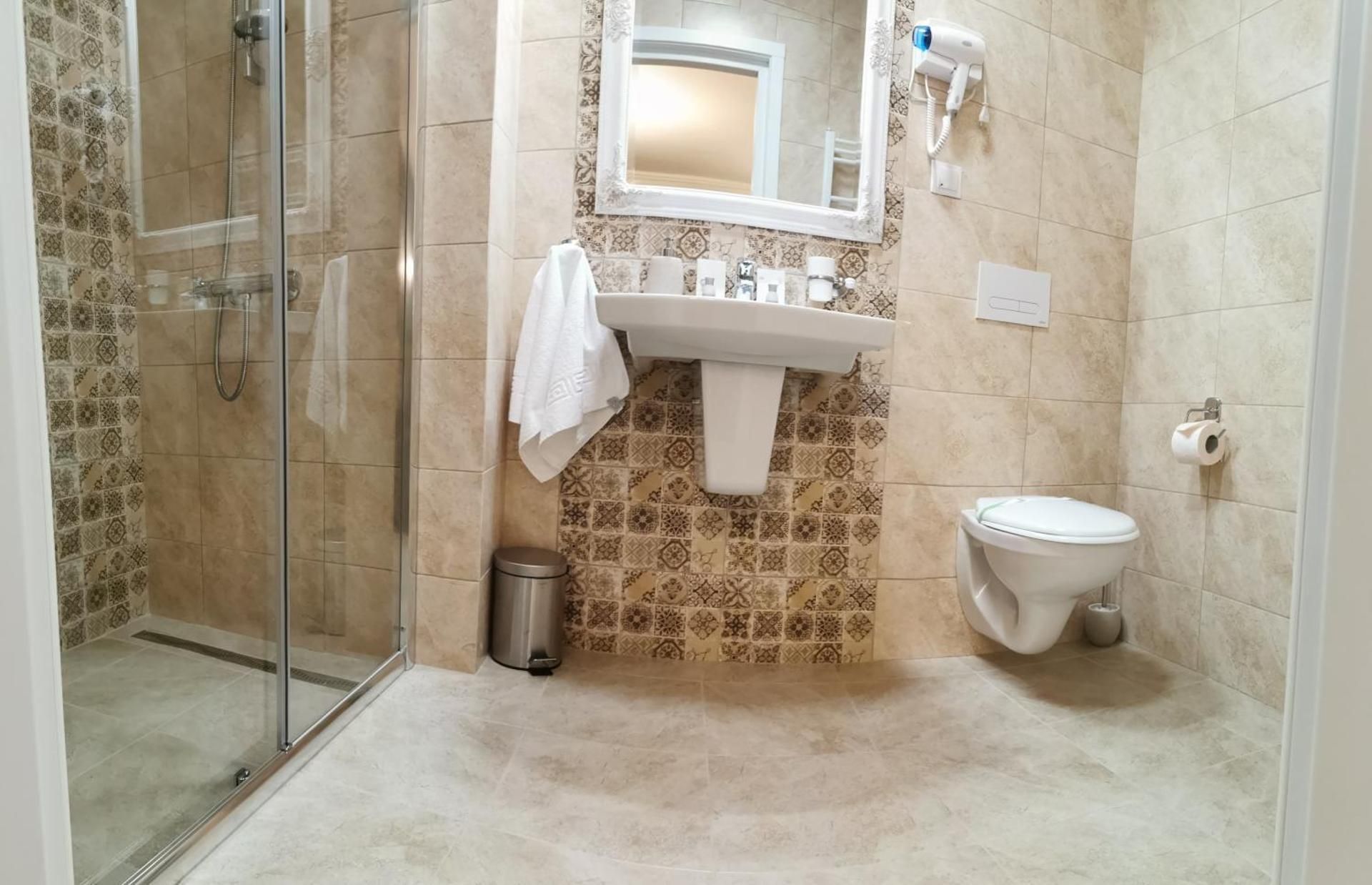 Select House Deluxe Room (2 Adults + 1 Child) 2