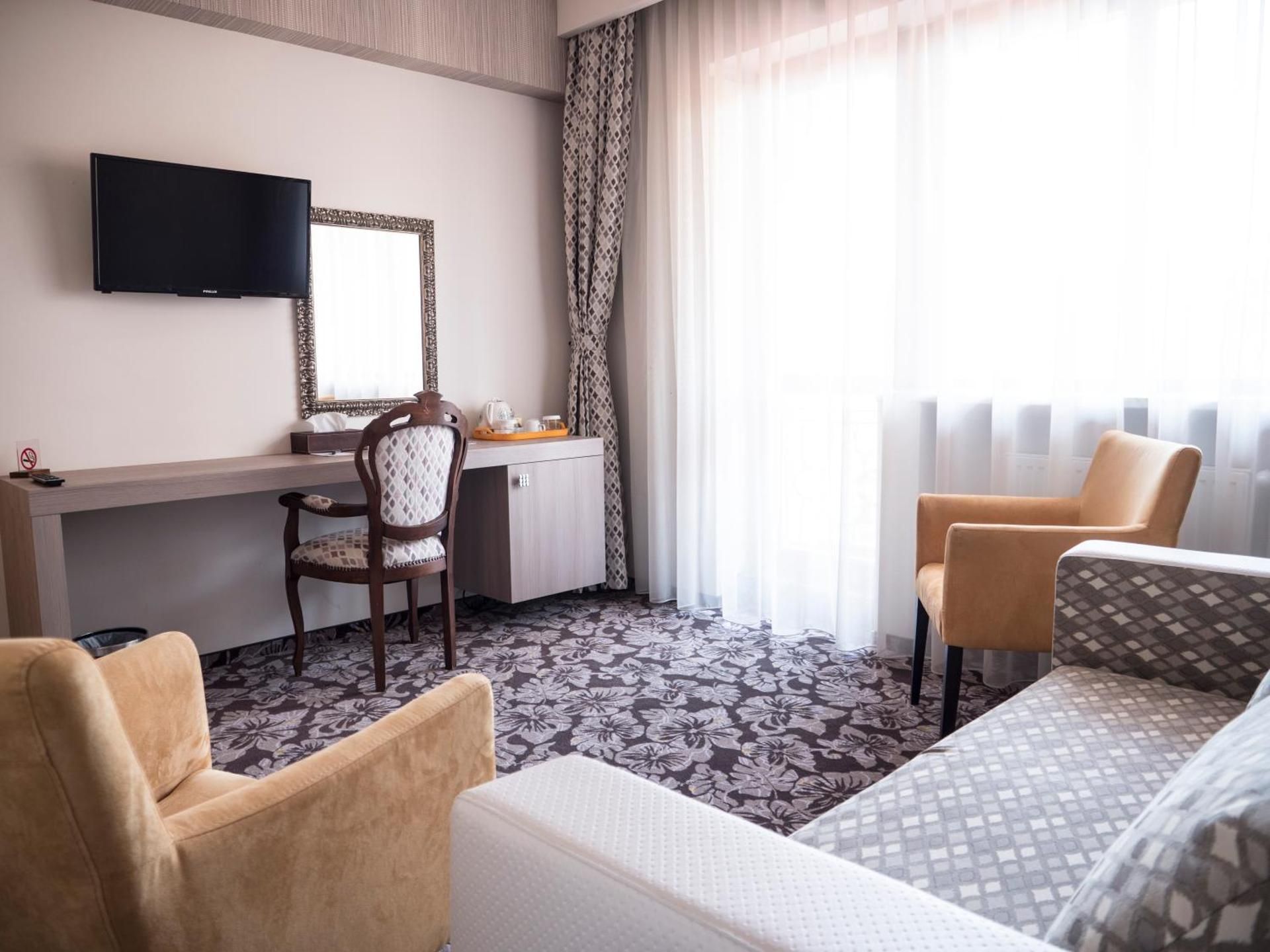 Deluxe Queen Suite with Sofa Bed