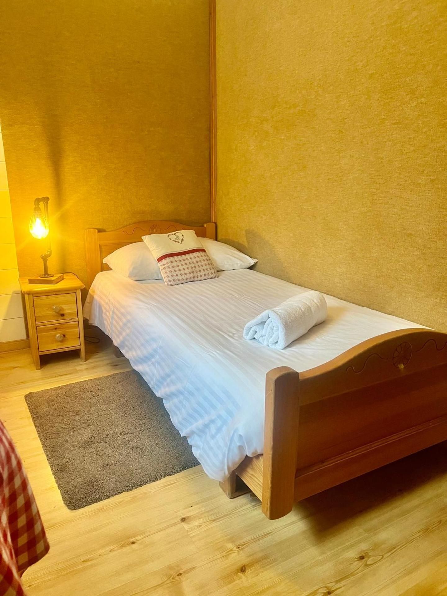 Single Room with Shared Bathroom