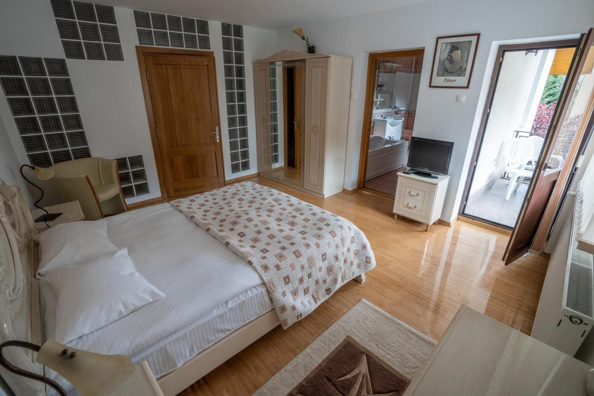 Superior One-Bedroom Suite