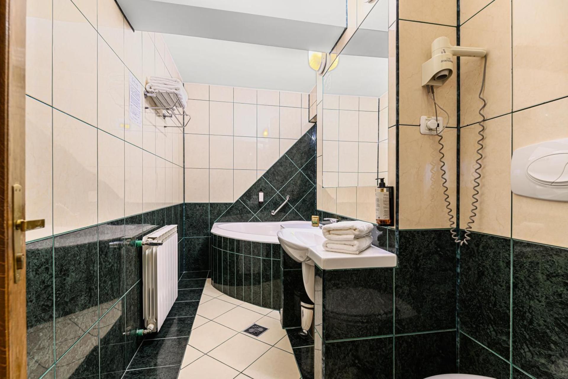 Standard Double Room with Jacuzzi Access