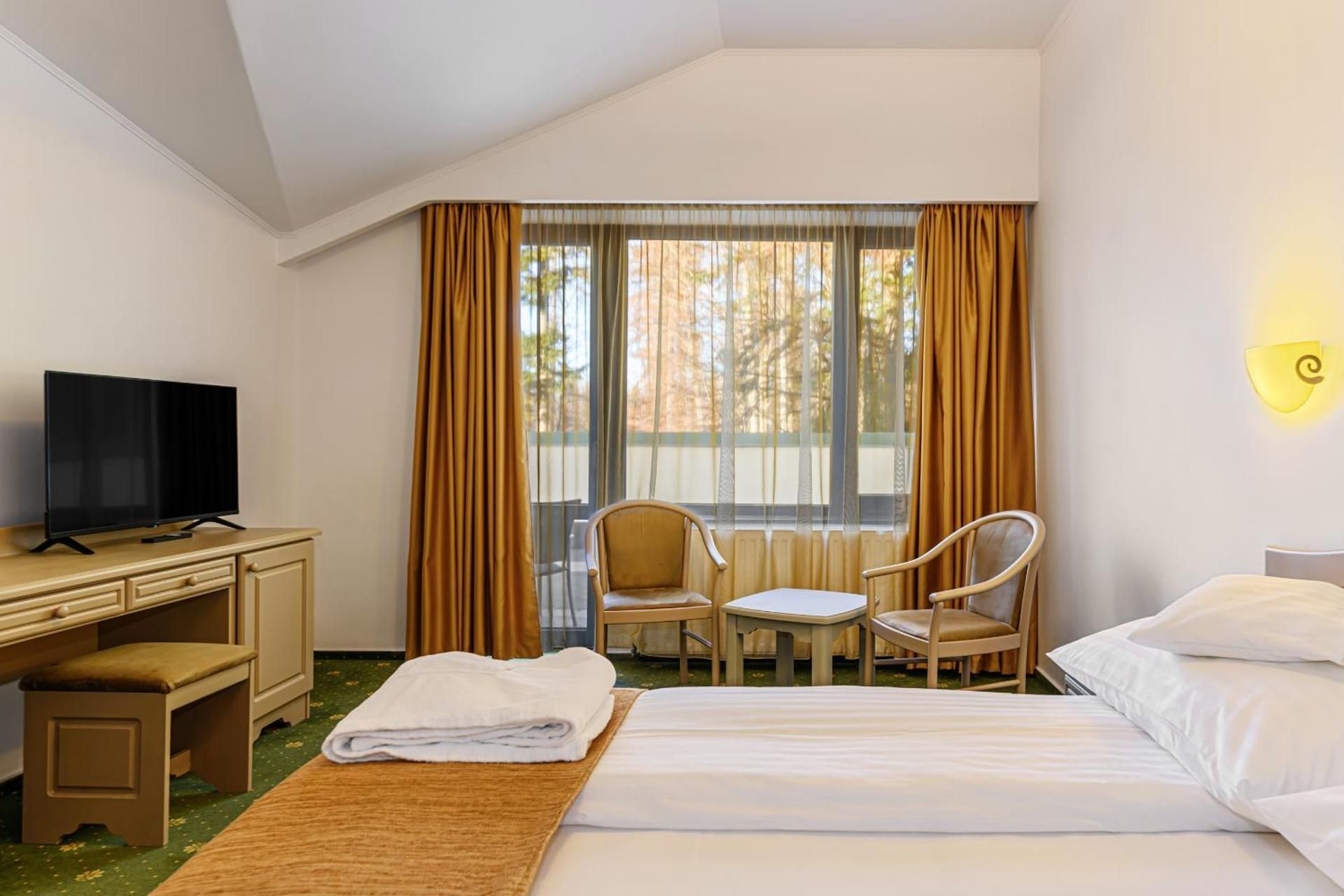 One-Bedroom Apartment with Terrace