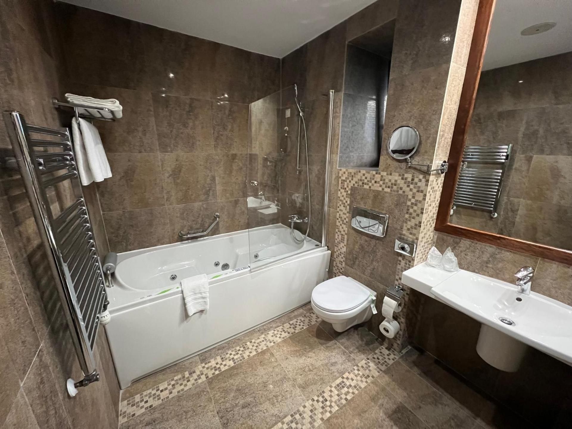 DELUXE APARTMENT