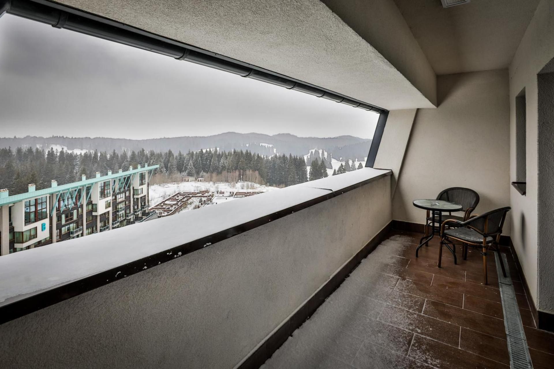 Balcony Deluxe Double Room with Mountain View & Fireplace