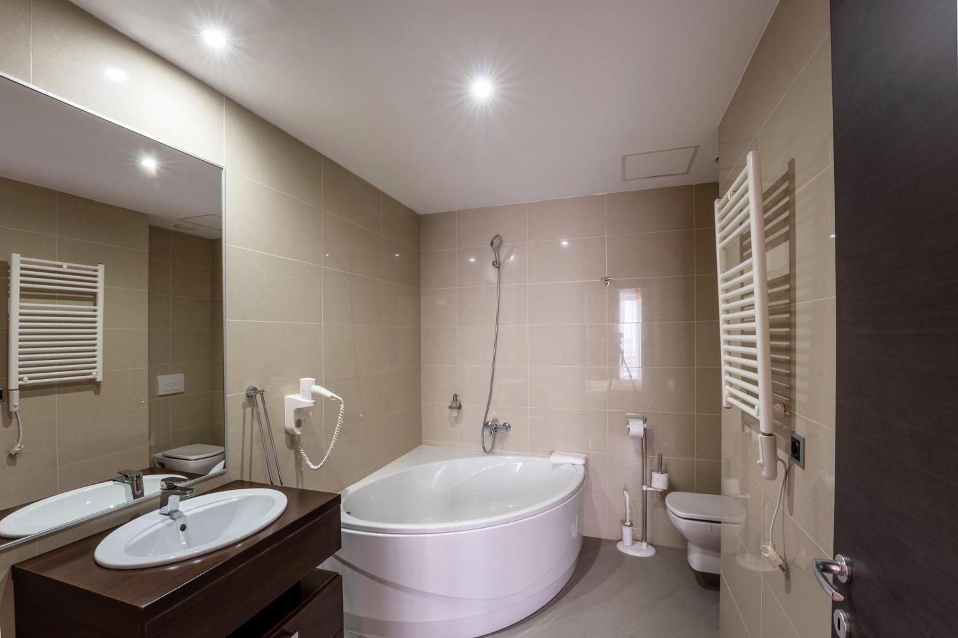 One-Bedroom Deluxe Apartment