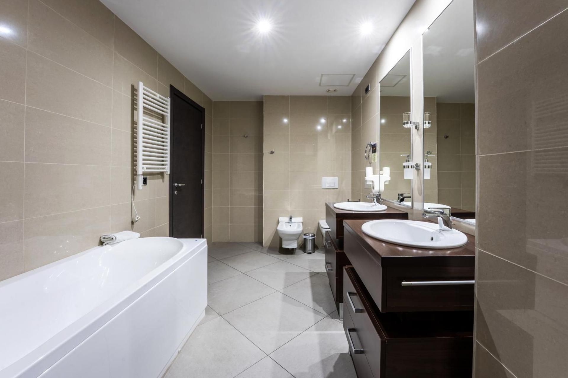 Three-Bedroom Deluxe Apartment