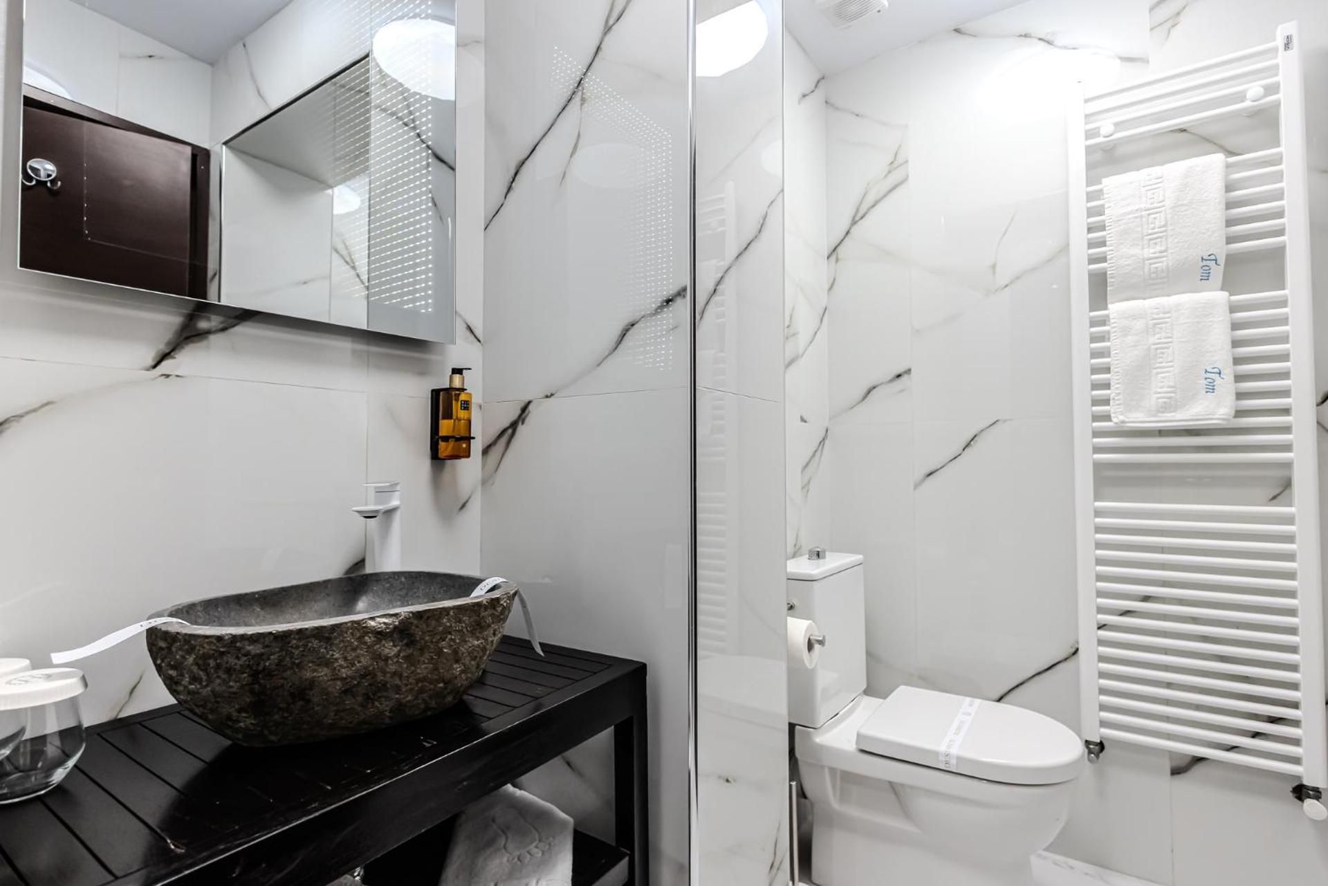 Villa Tom Royal Apartment with Garden