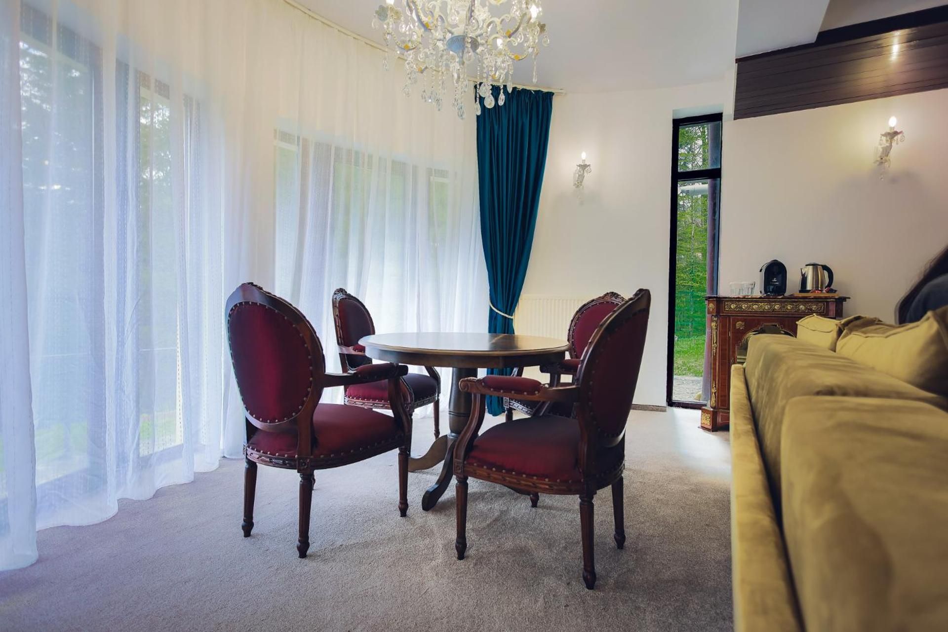 Villa Tom Royal Apartment with Garden 3