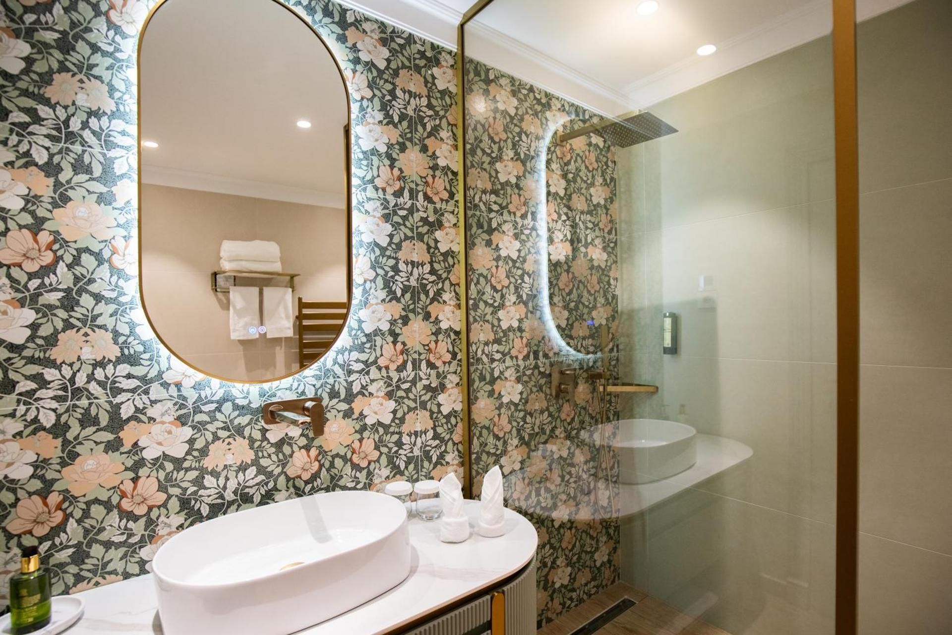 Deluxe One-Bedroom Apartment with Spa Access