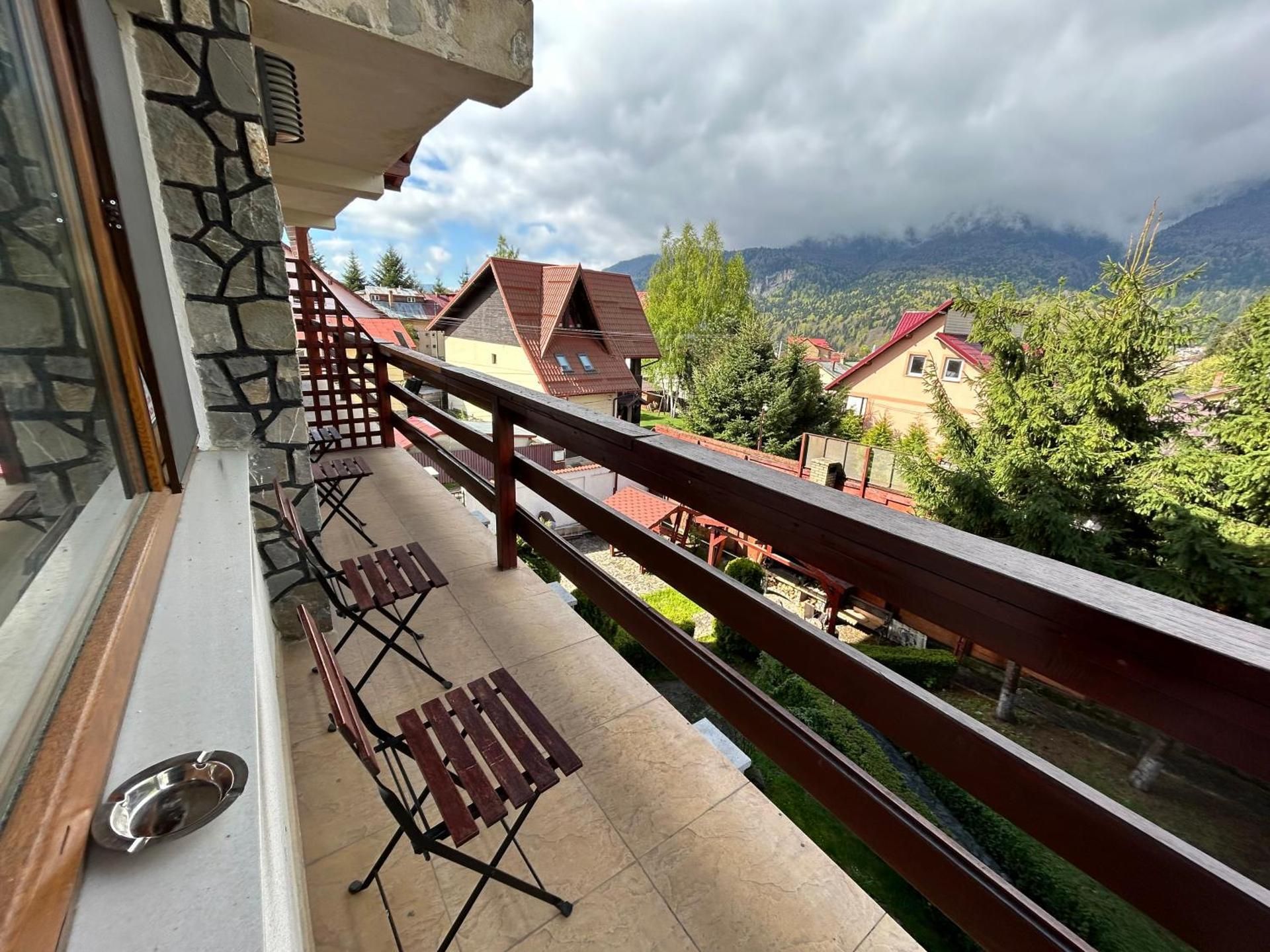 Apartment with Mountain View
