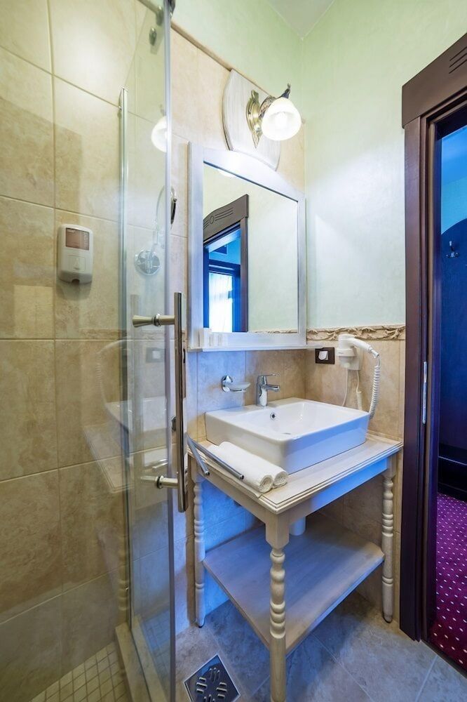 Magus Hotel Deluxe Double Room 9