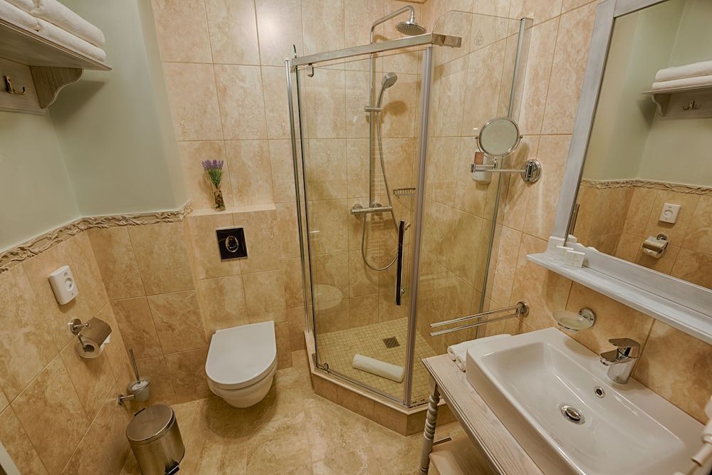 Magus Hotel Deluxe Double Room 8