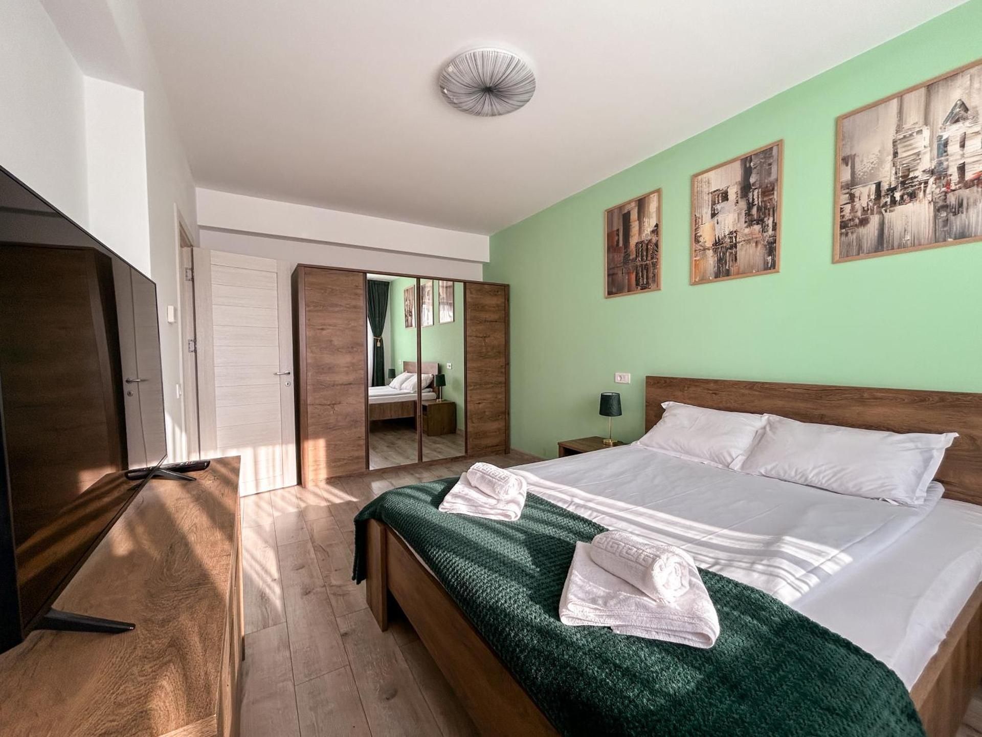 Deluxe One-Bedroom Apartment