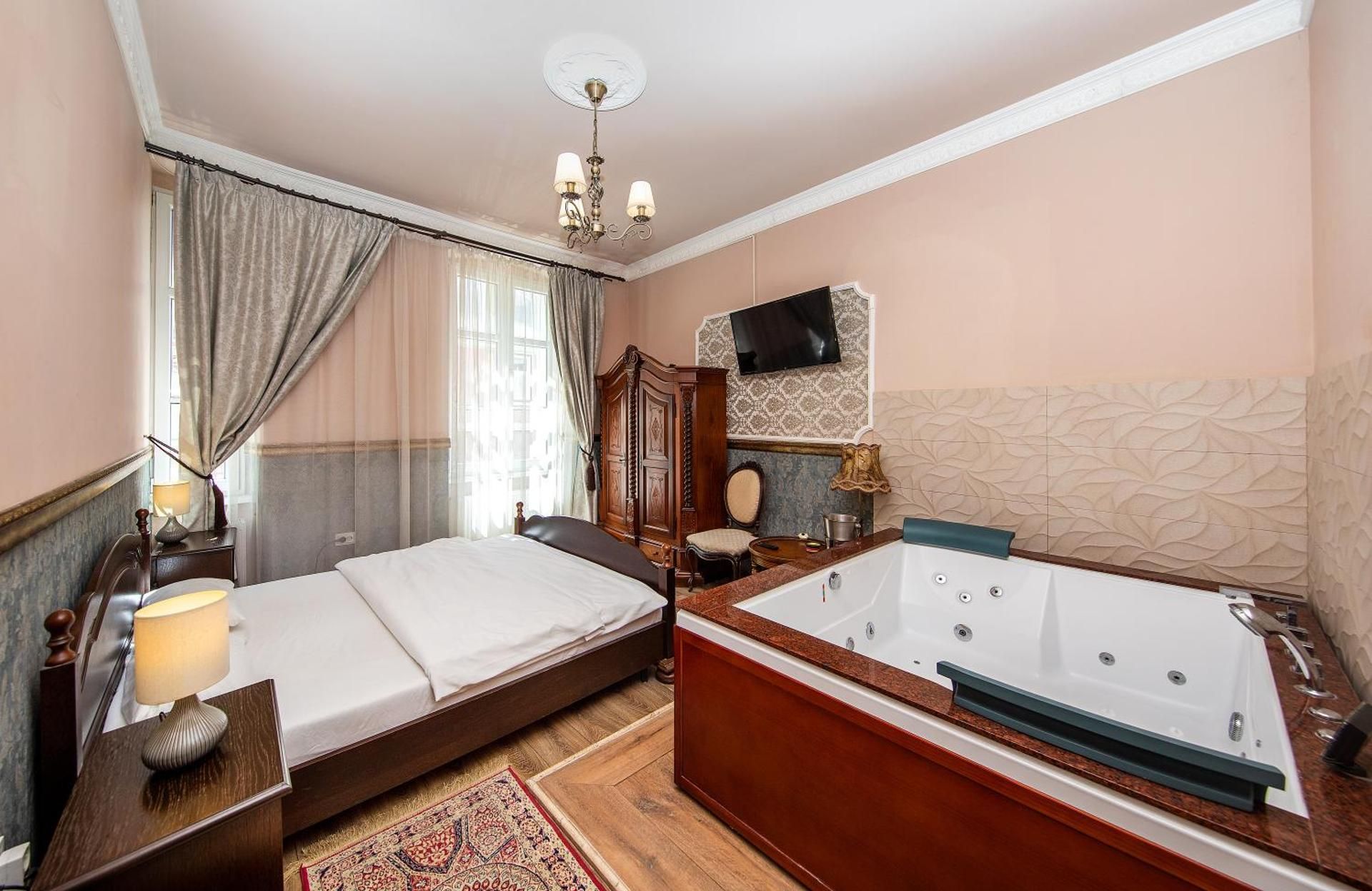 Deluxe Double Room with Bath