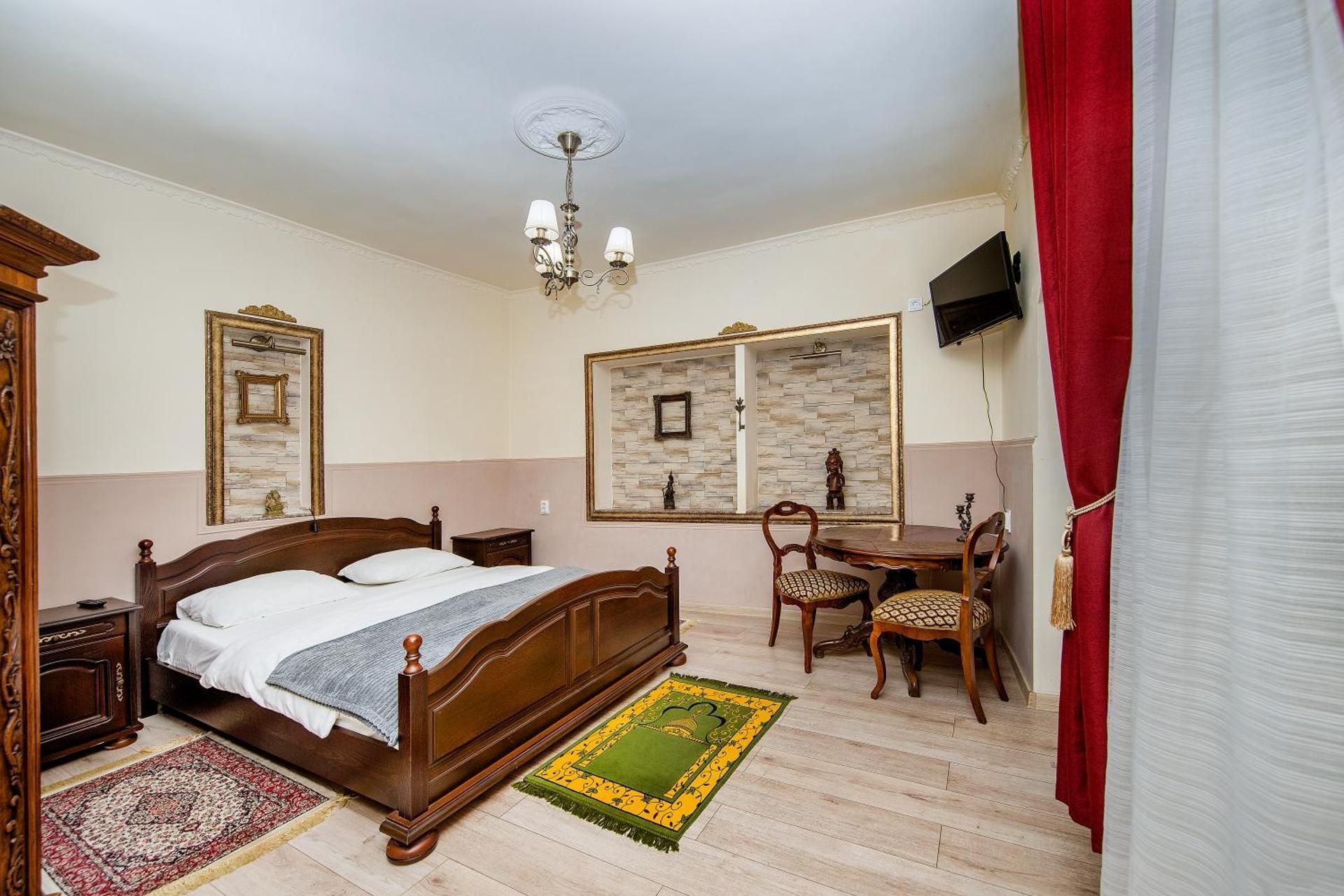 Studio with Spa Bath