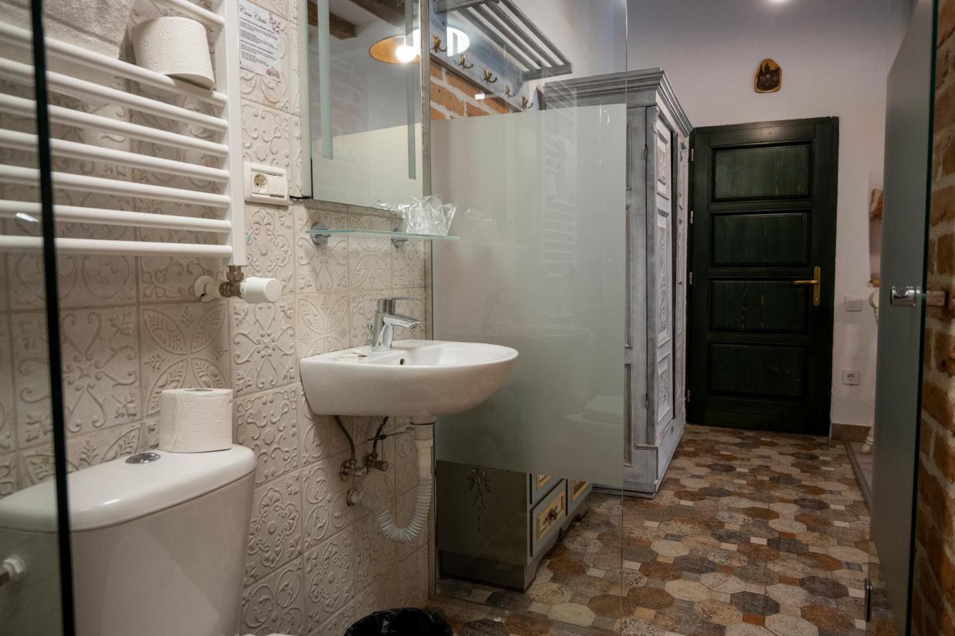 Deluxe Room (2 Adults + 1 Child)