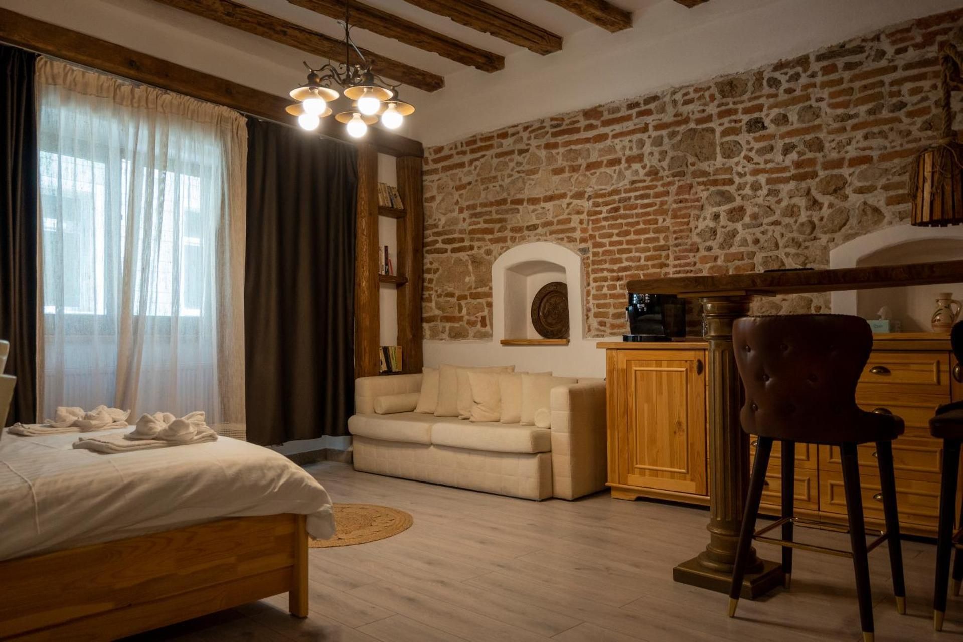 Deluxe Room (2 Adults + 1 Child)