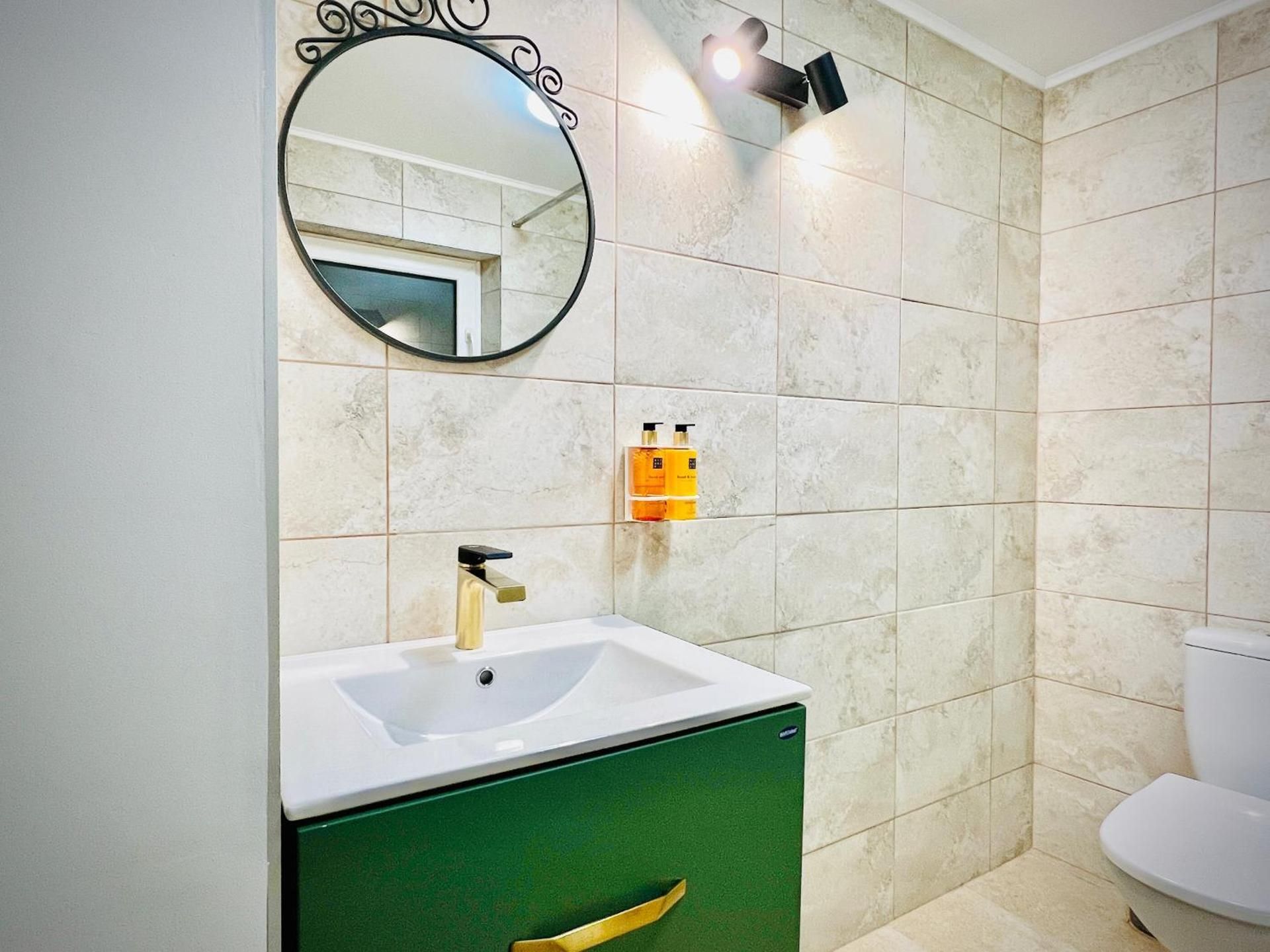 DELUXE APARTMENT