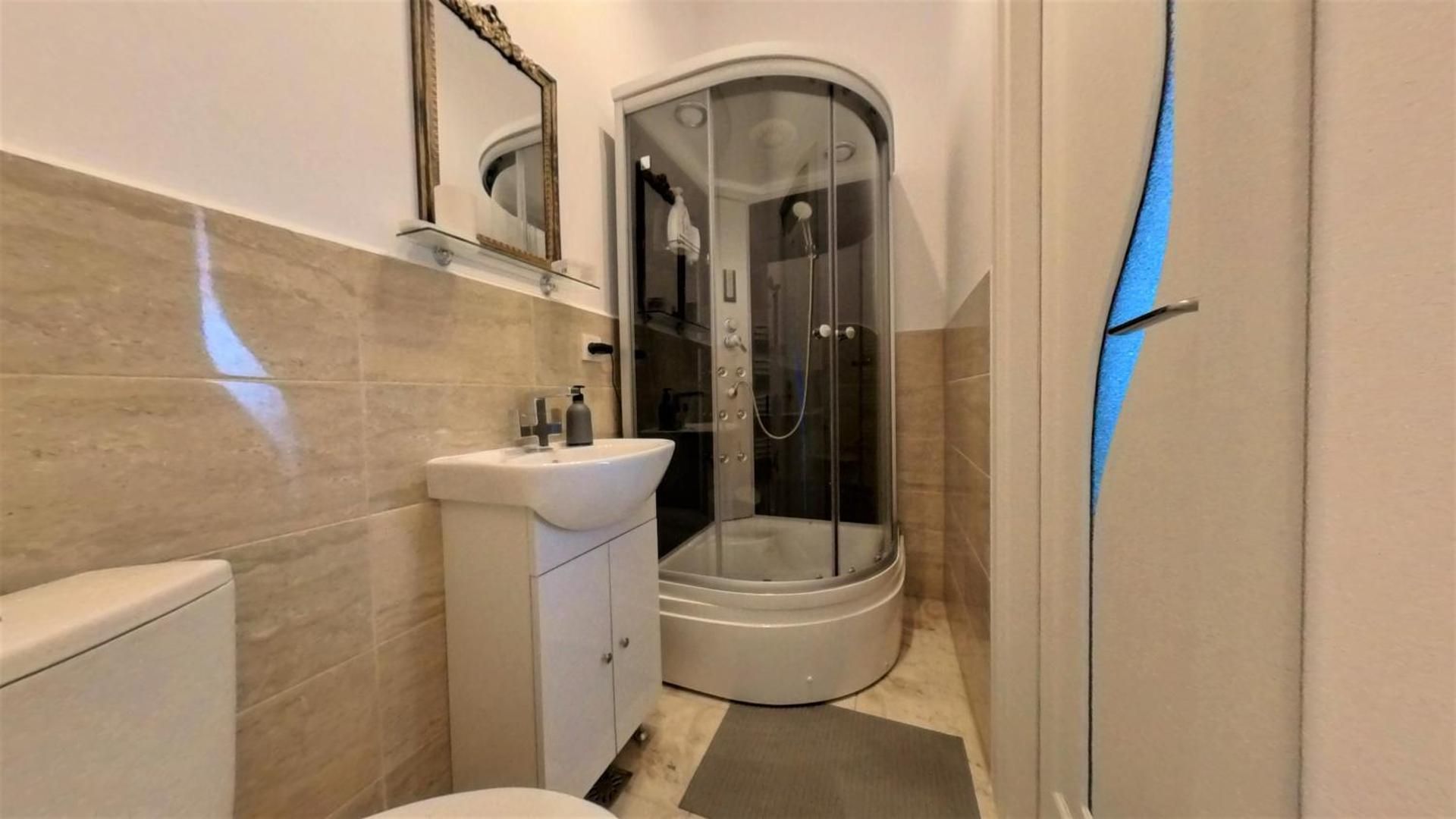 One-Bedroom Apartment 2