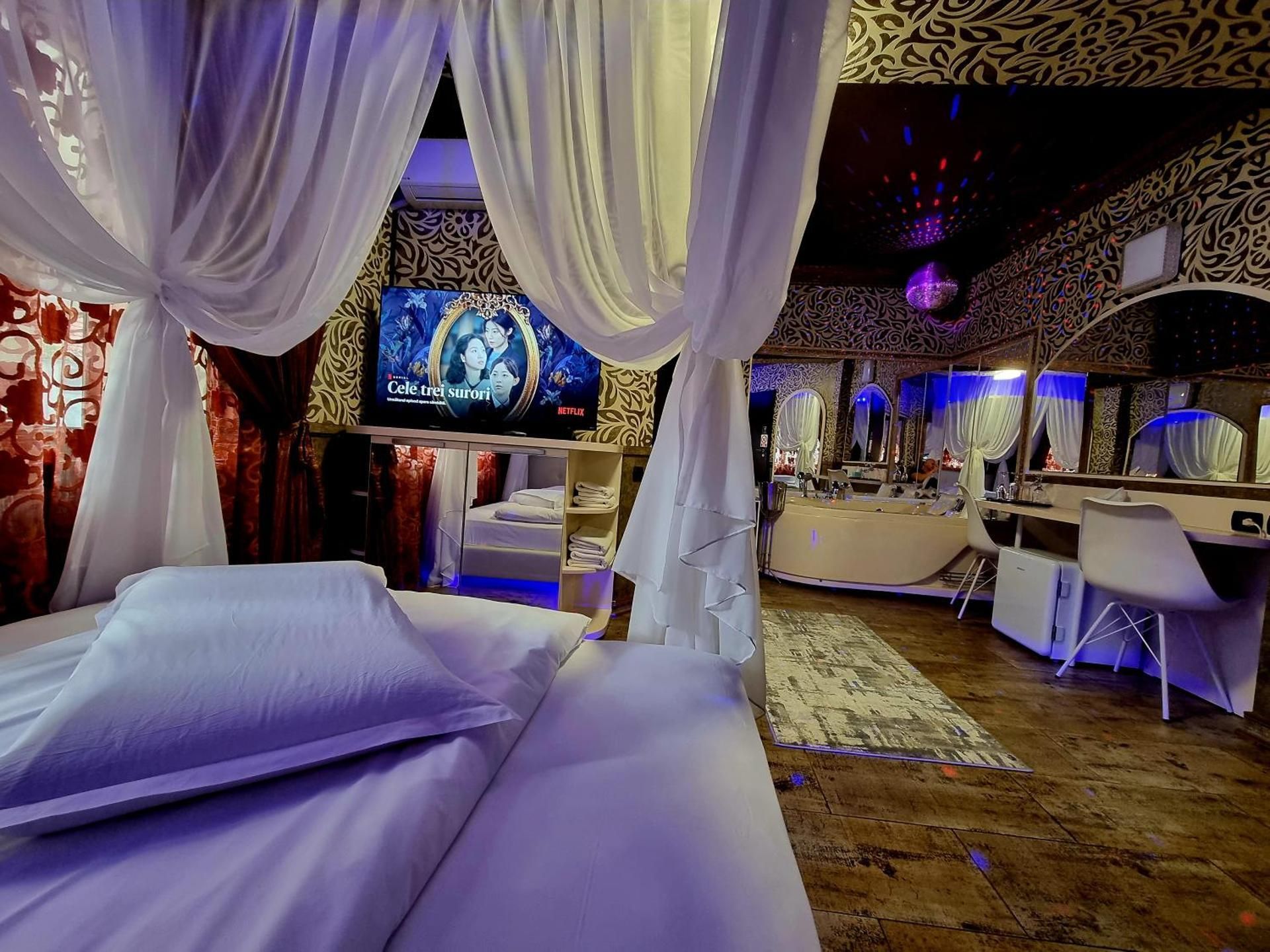 Double Room with Hot Tub