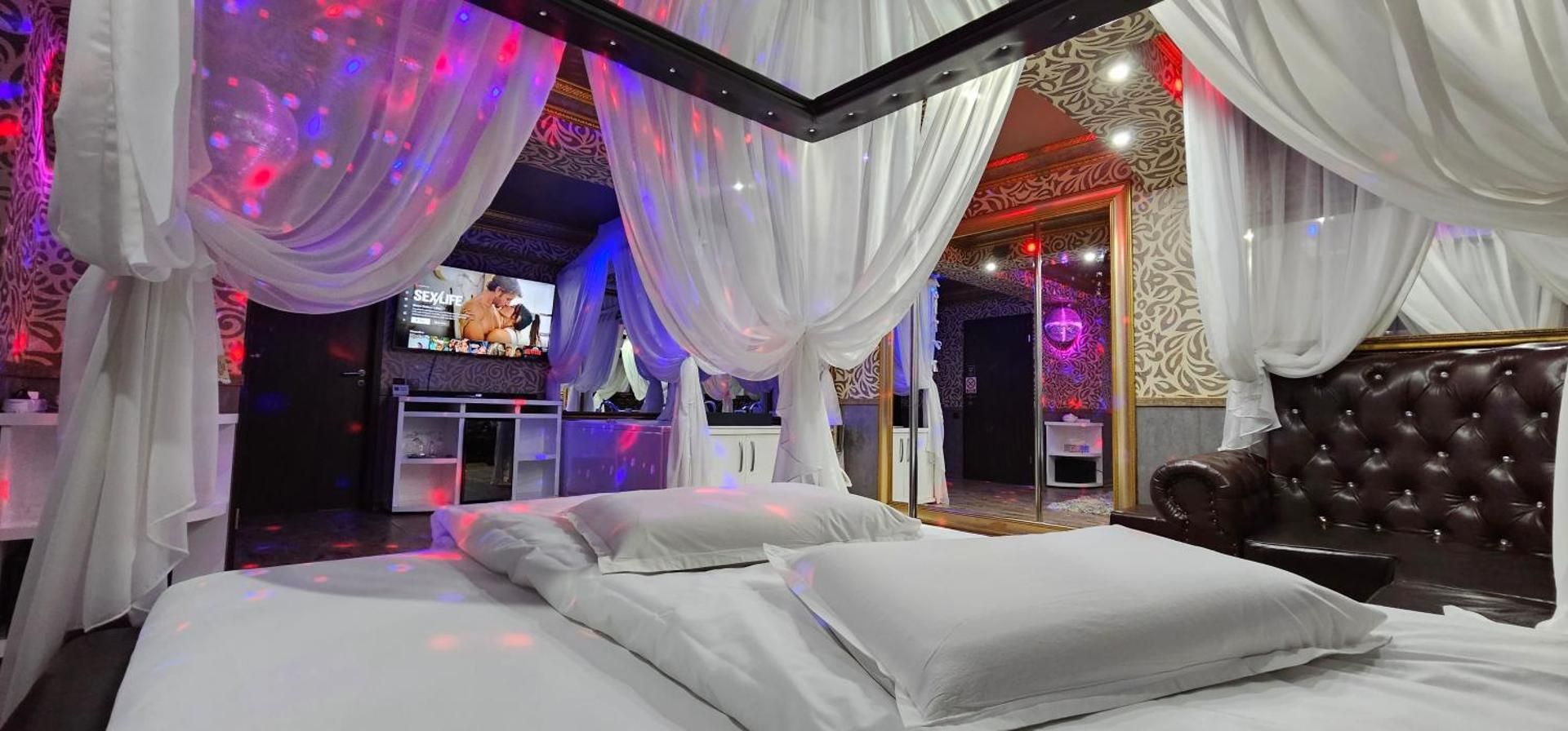 Deluxe Double Room with Dancing Pole