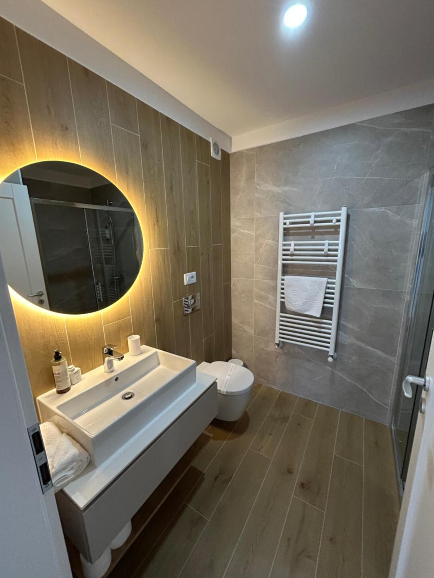 Deluxe Queen Suite