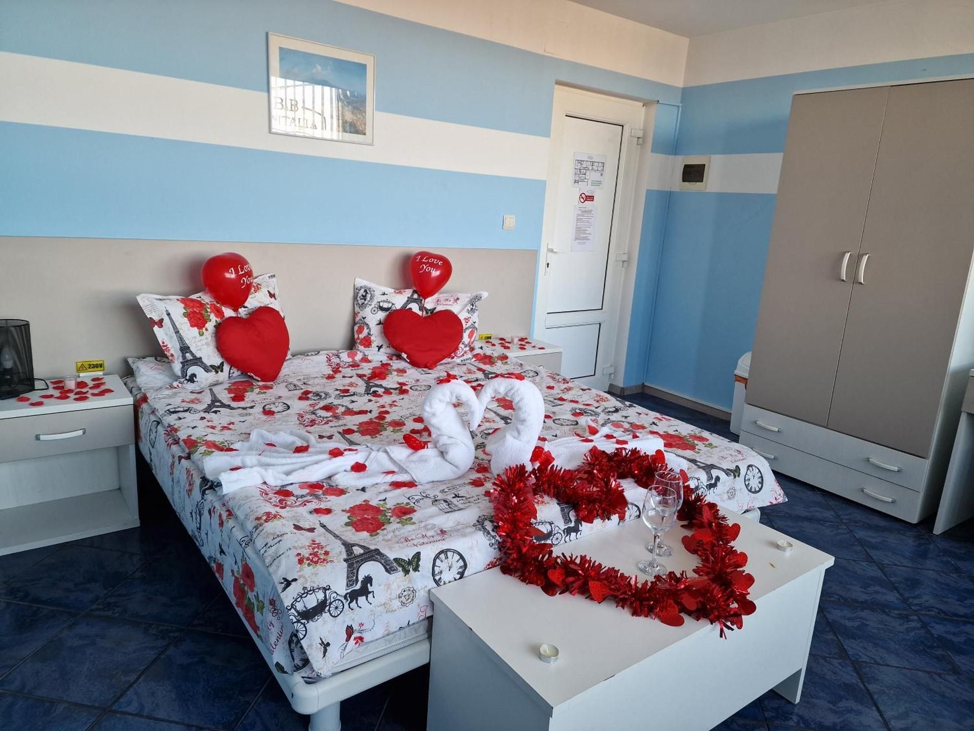 Deluxe Room (2 Adults + 1 Child)