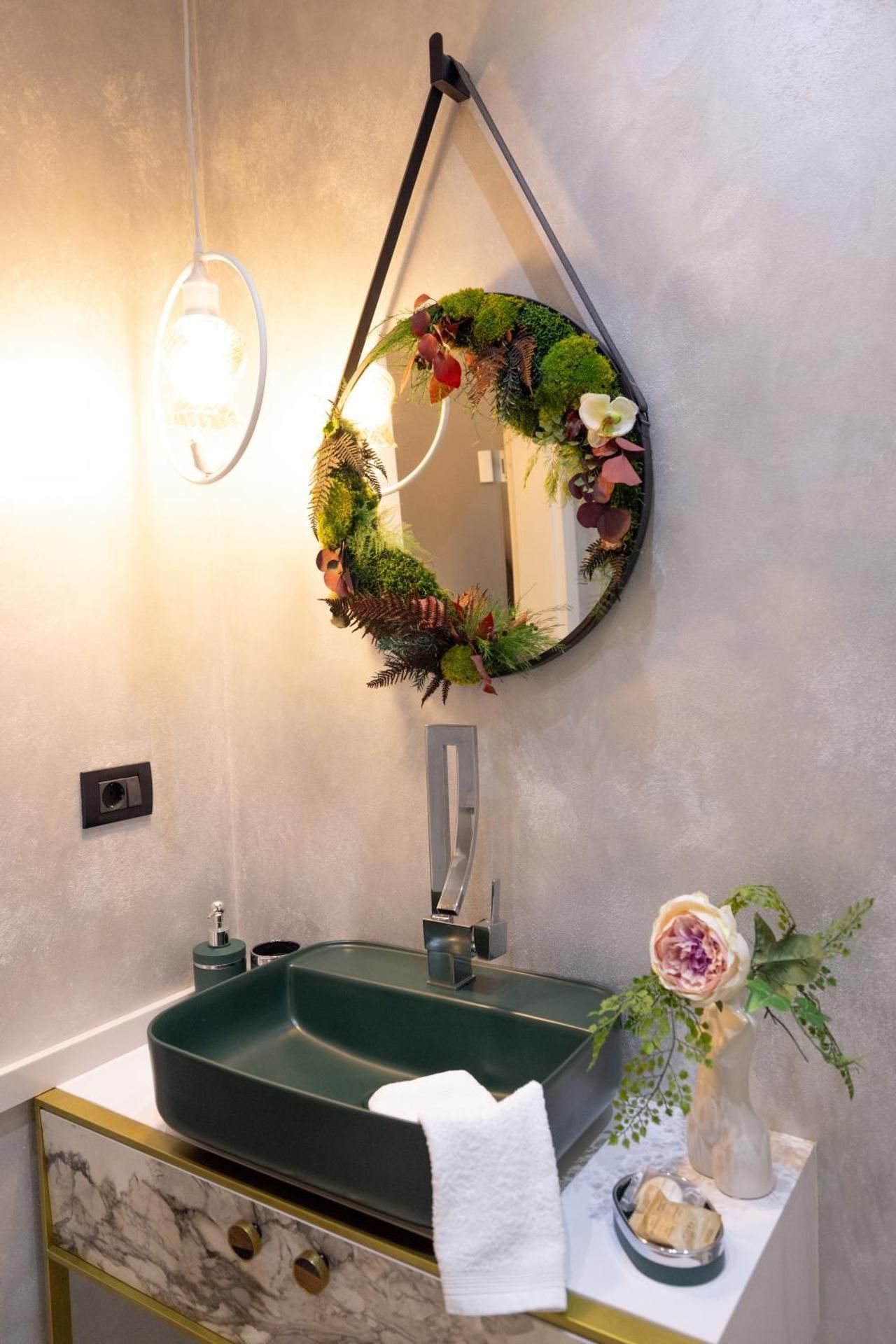 Apartment with Shower