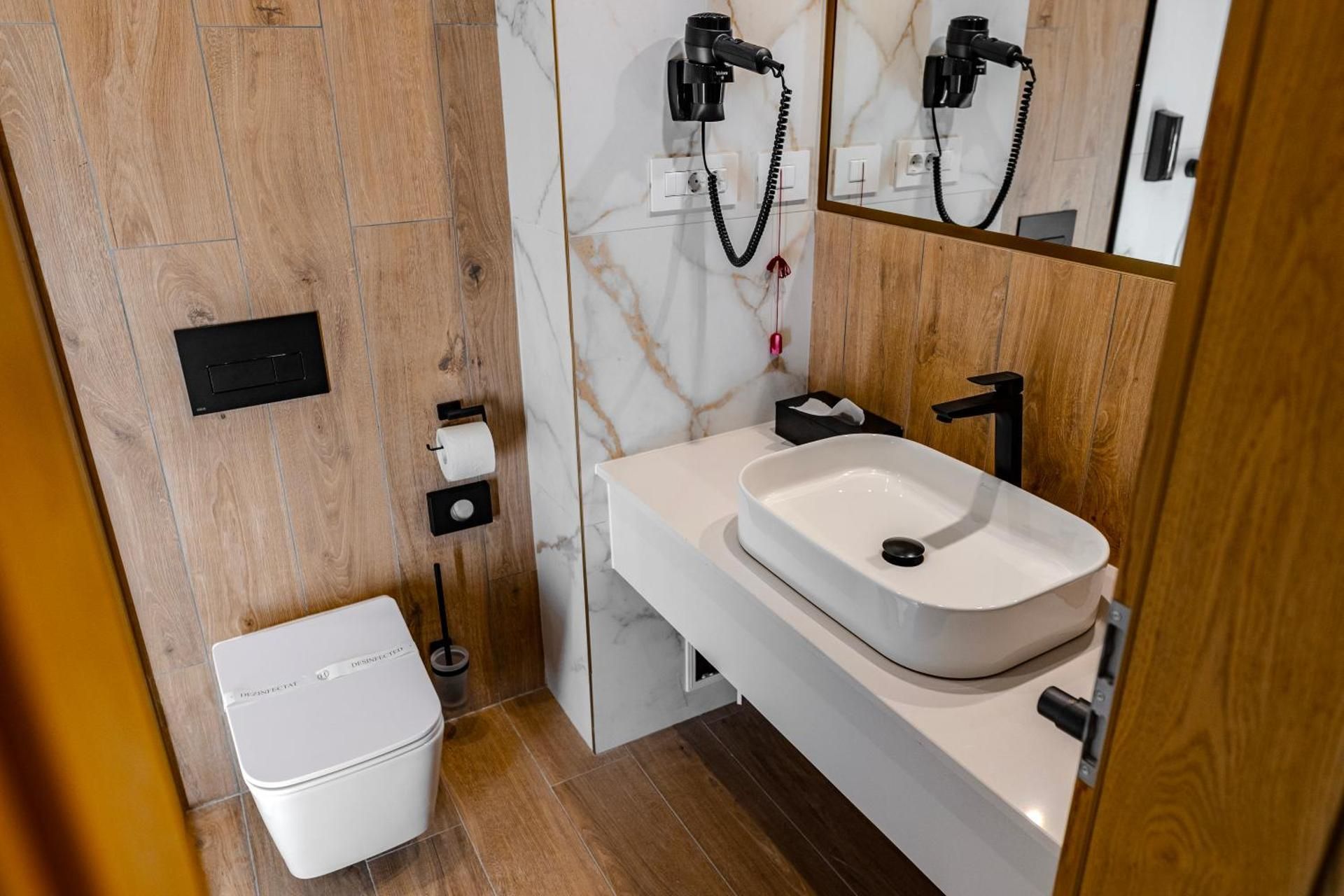 Branco Hotel Twin Room 3