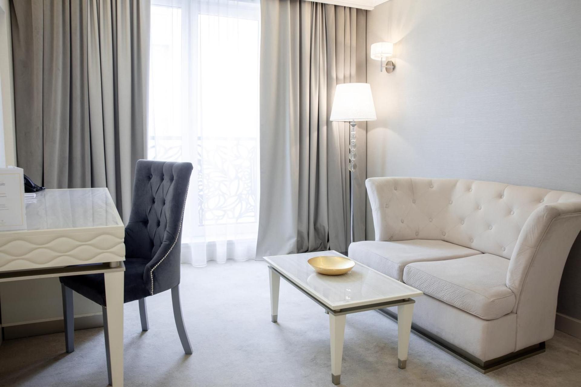 Tresor Le Palais Timisoara, Curio Collection by Hilton Junior Suite 3