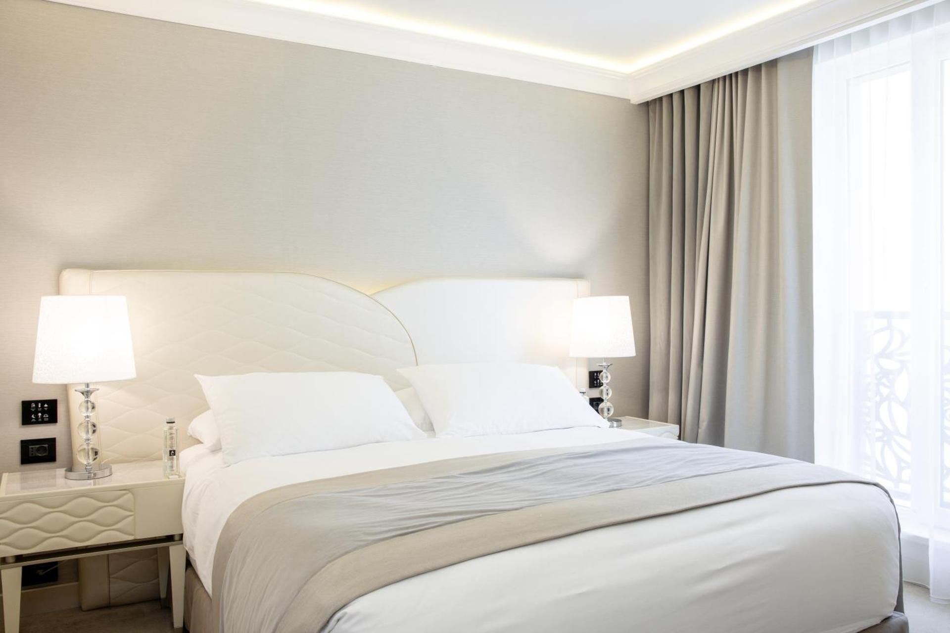 Tresor Le Palais Timisoara, Curio Collection by Hilton Junior Suite