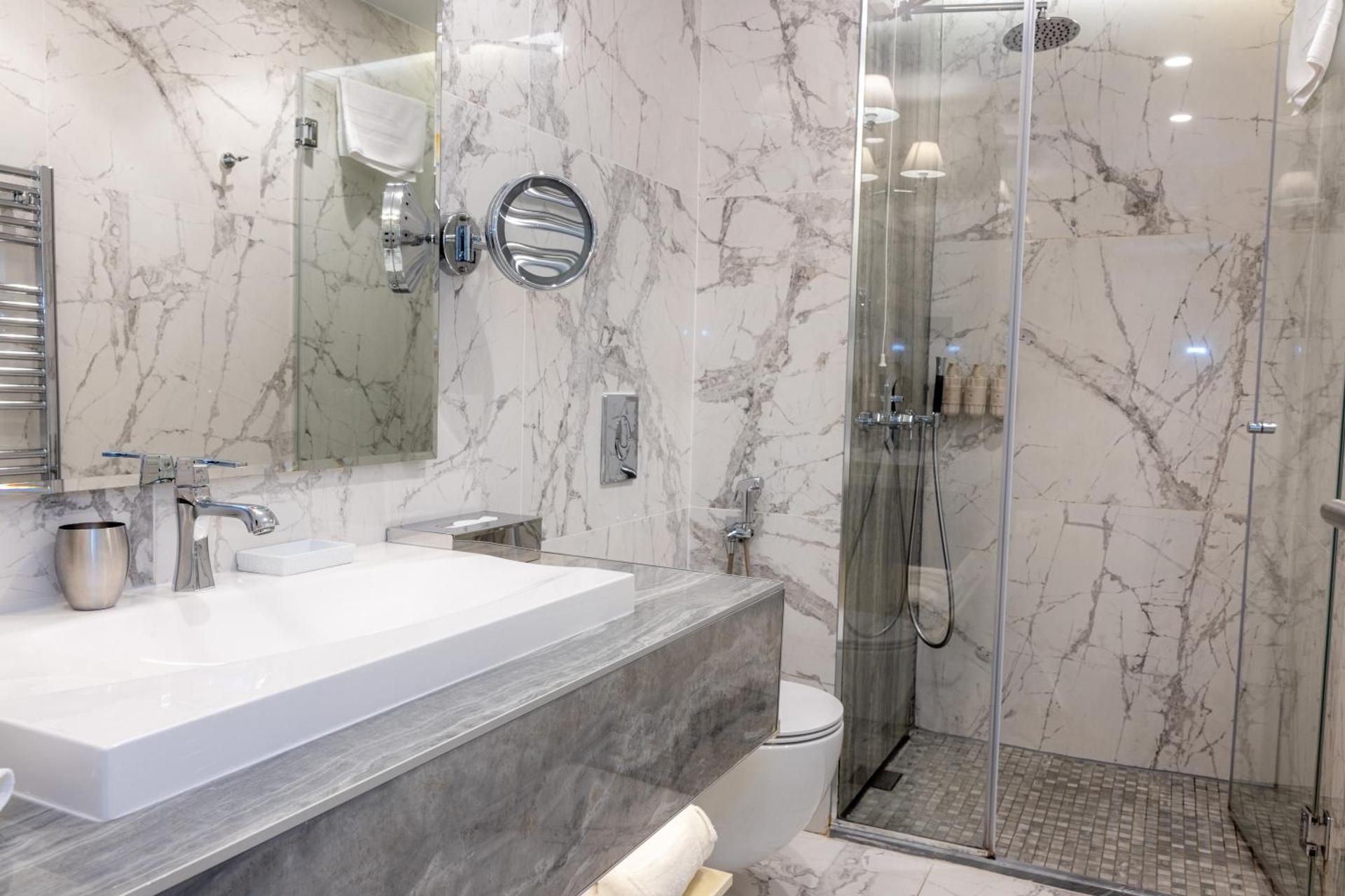 Tresor Le Palais Timisoara, Curio Collection by Hilton Junior Suite 2