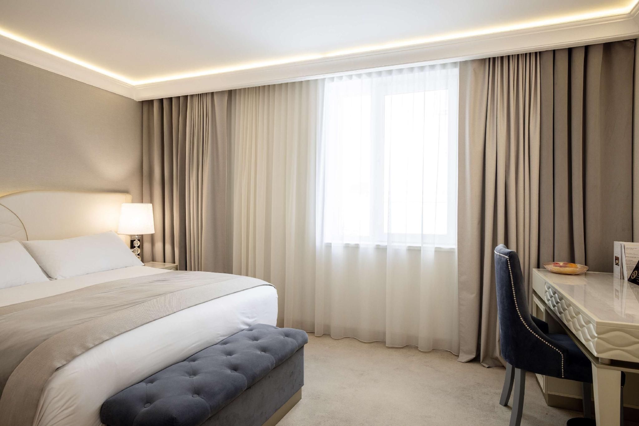 Queen Guest Room