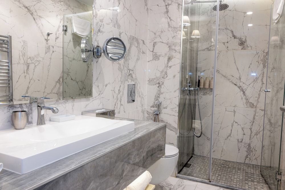 Tresor Le Palais Timisoara, Curio Collection by Hilton Junior Suite, 1 King Bed 2