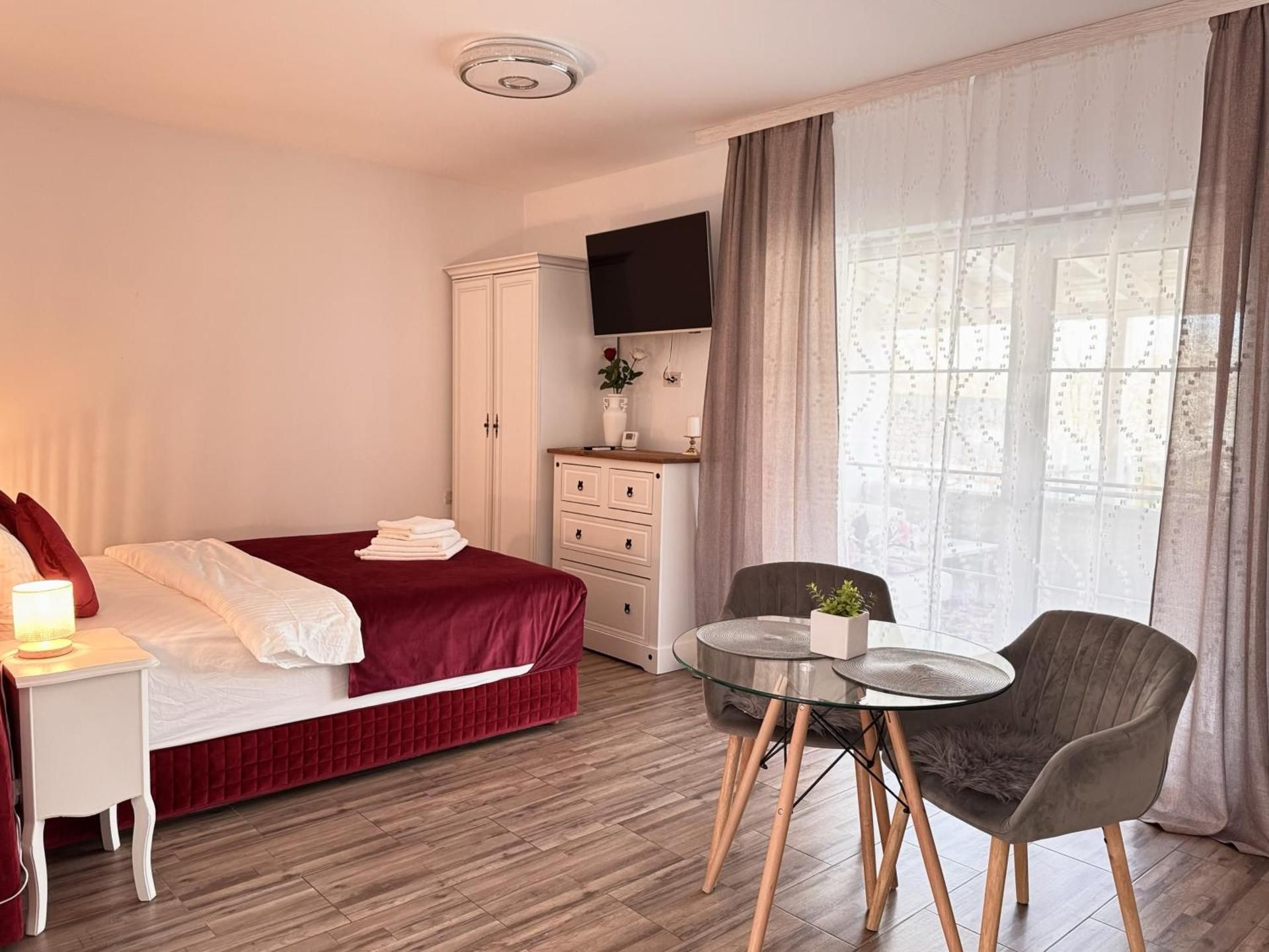 Queen Room with Garden View