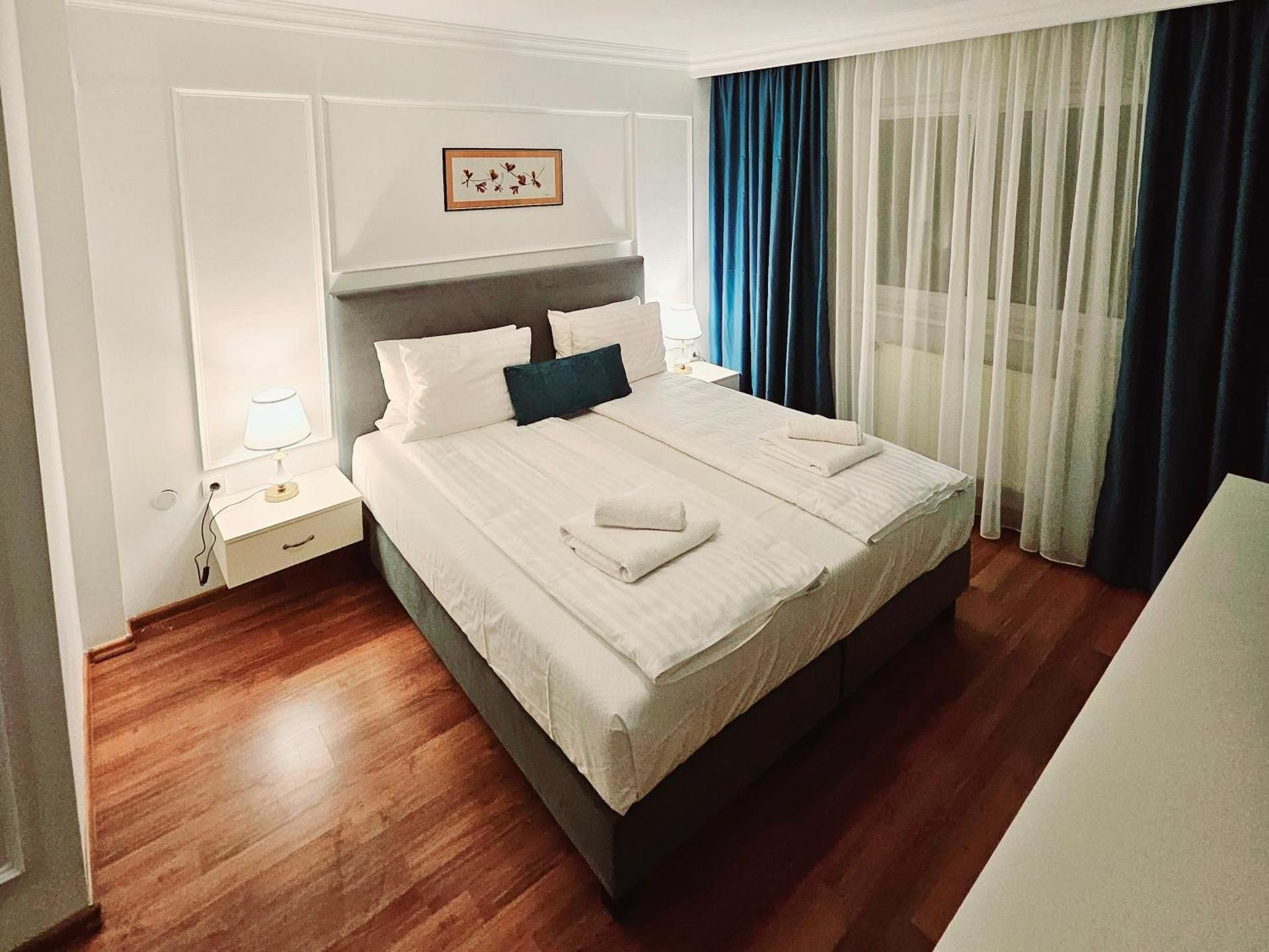 Hotel Royal Plaza By TimHotels Superior King Room 2