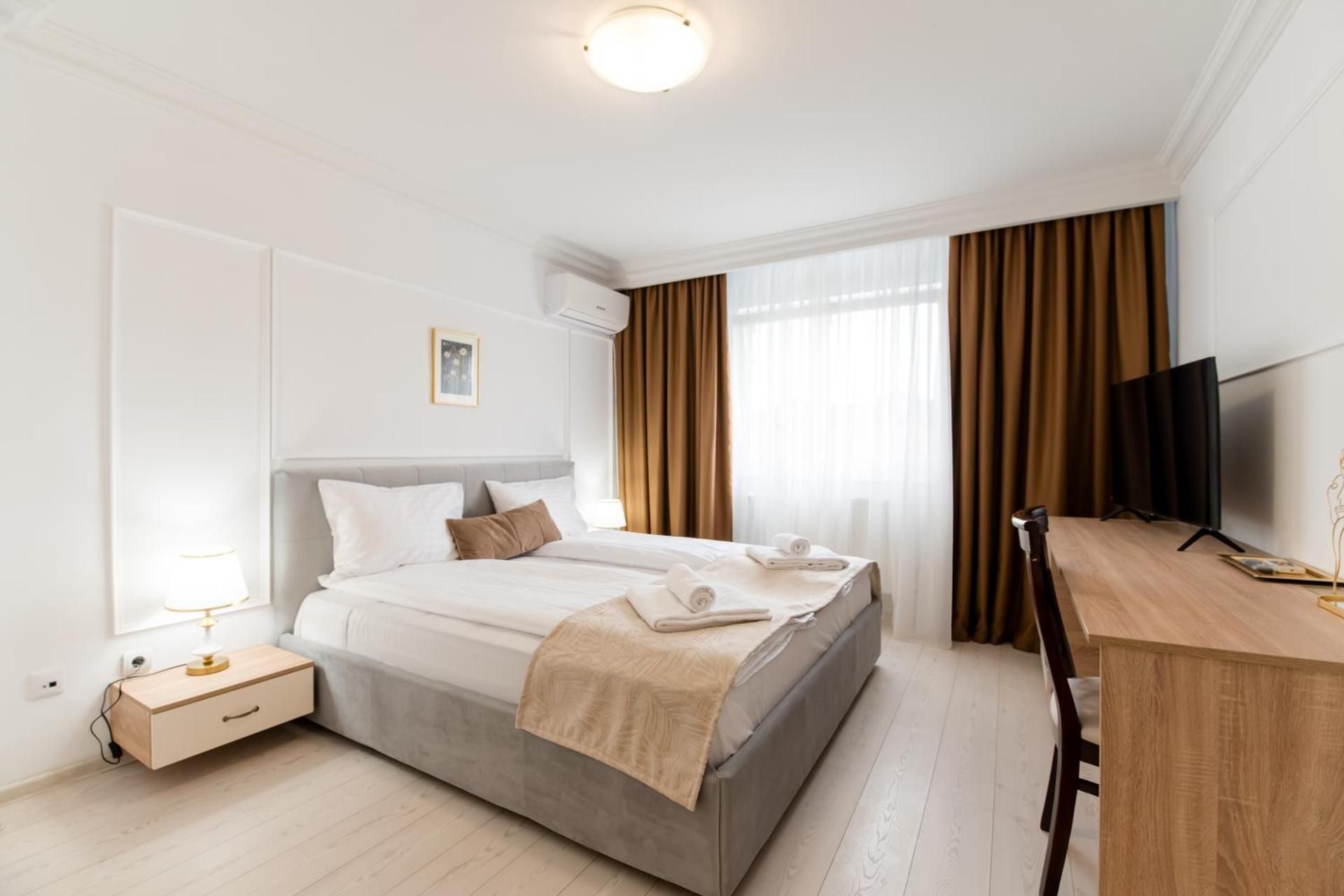 Hotel Royal Plaza By TimHotels Superior King Room