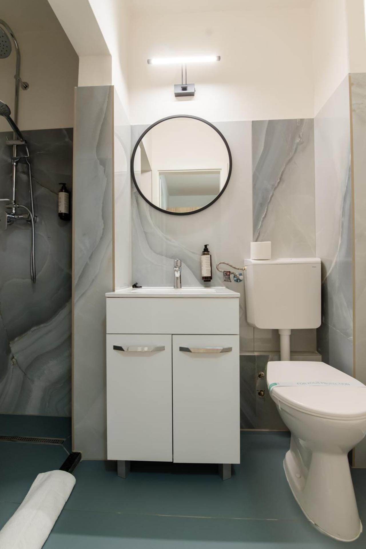 Hotel Royal Plaza By TimHotels Superior King Room 3