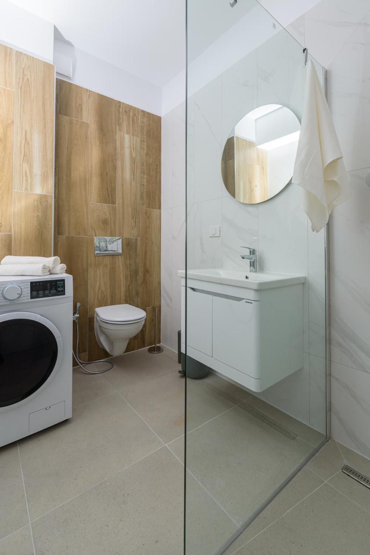 Deluxe One-Bedroom Apartment with Garden View