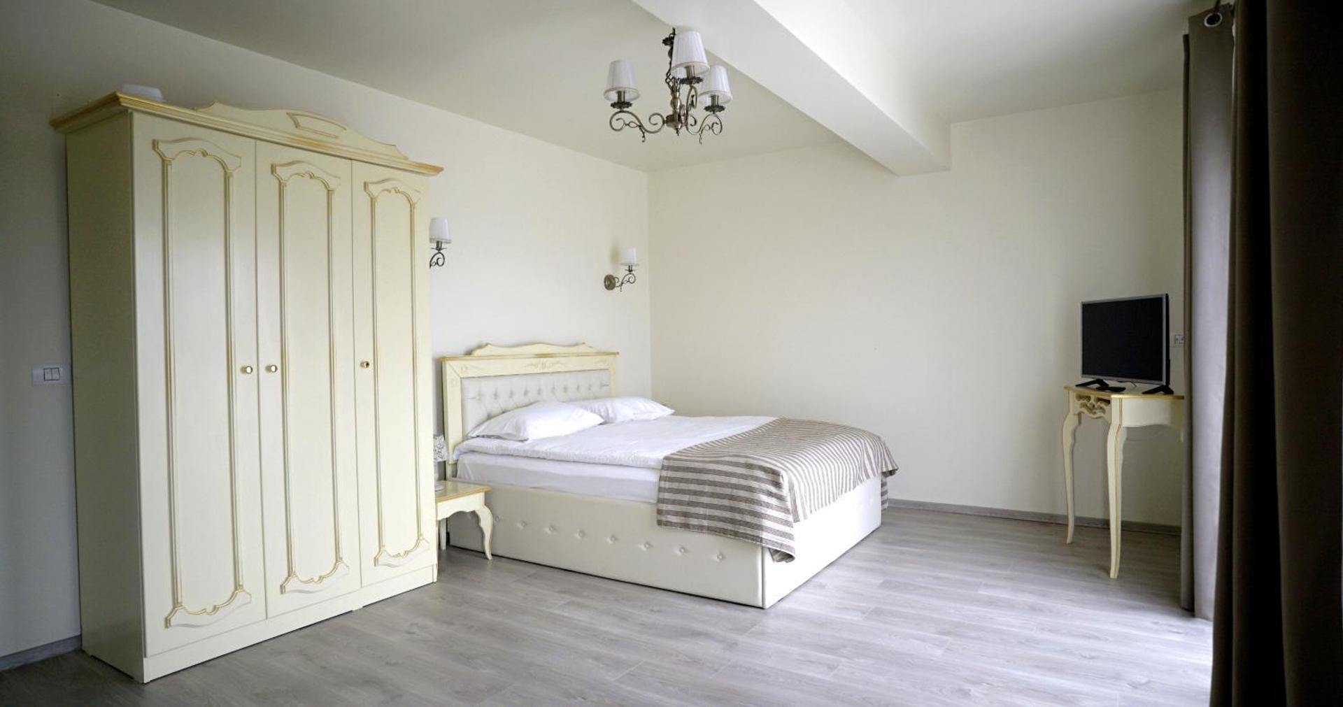 Large Double Room