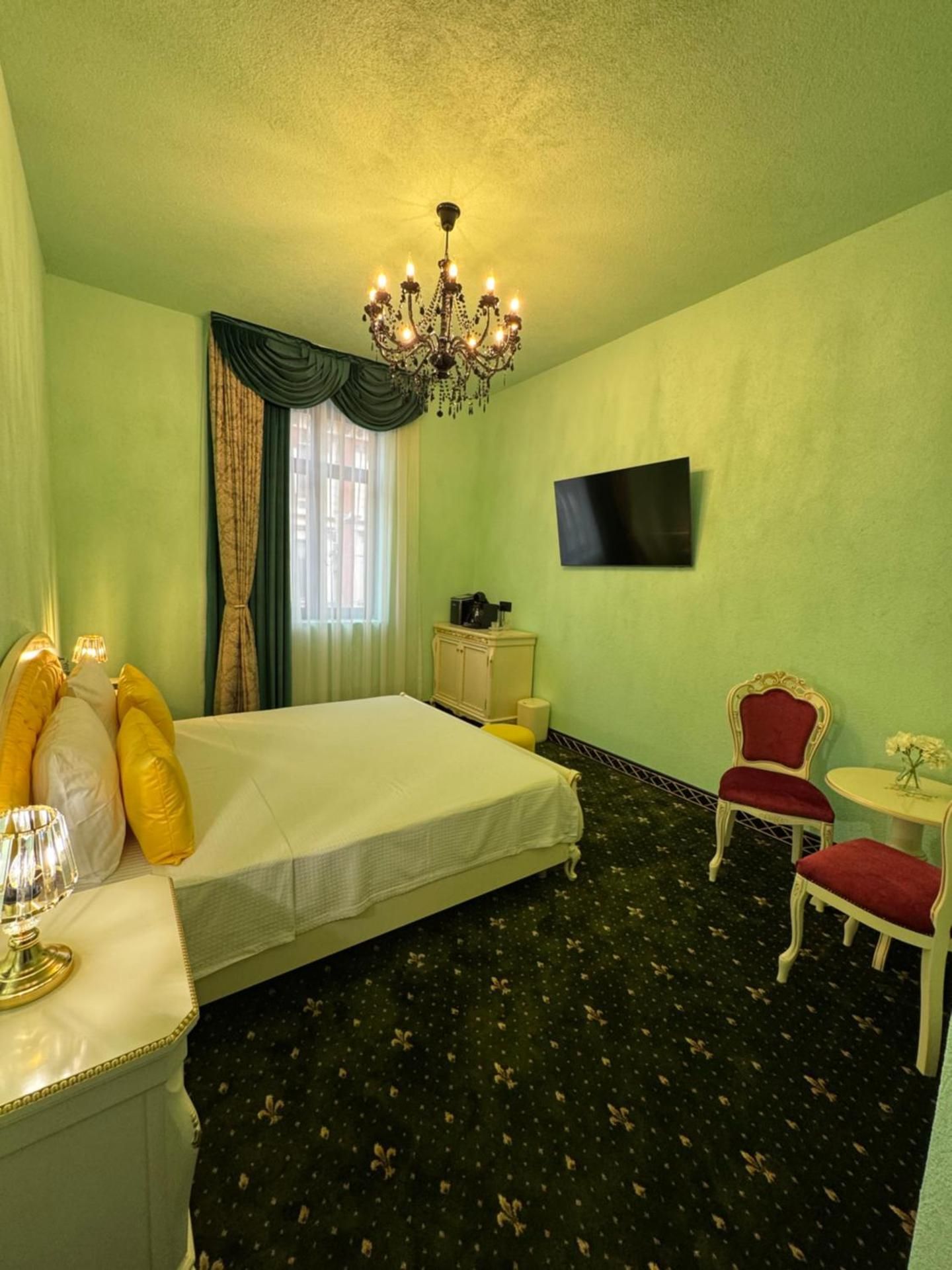 Deluxe King Room