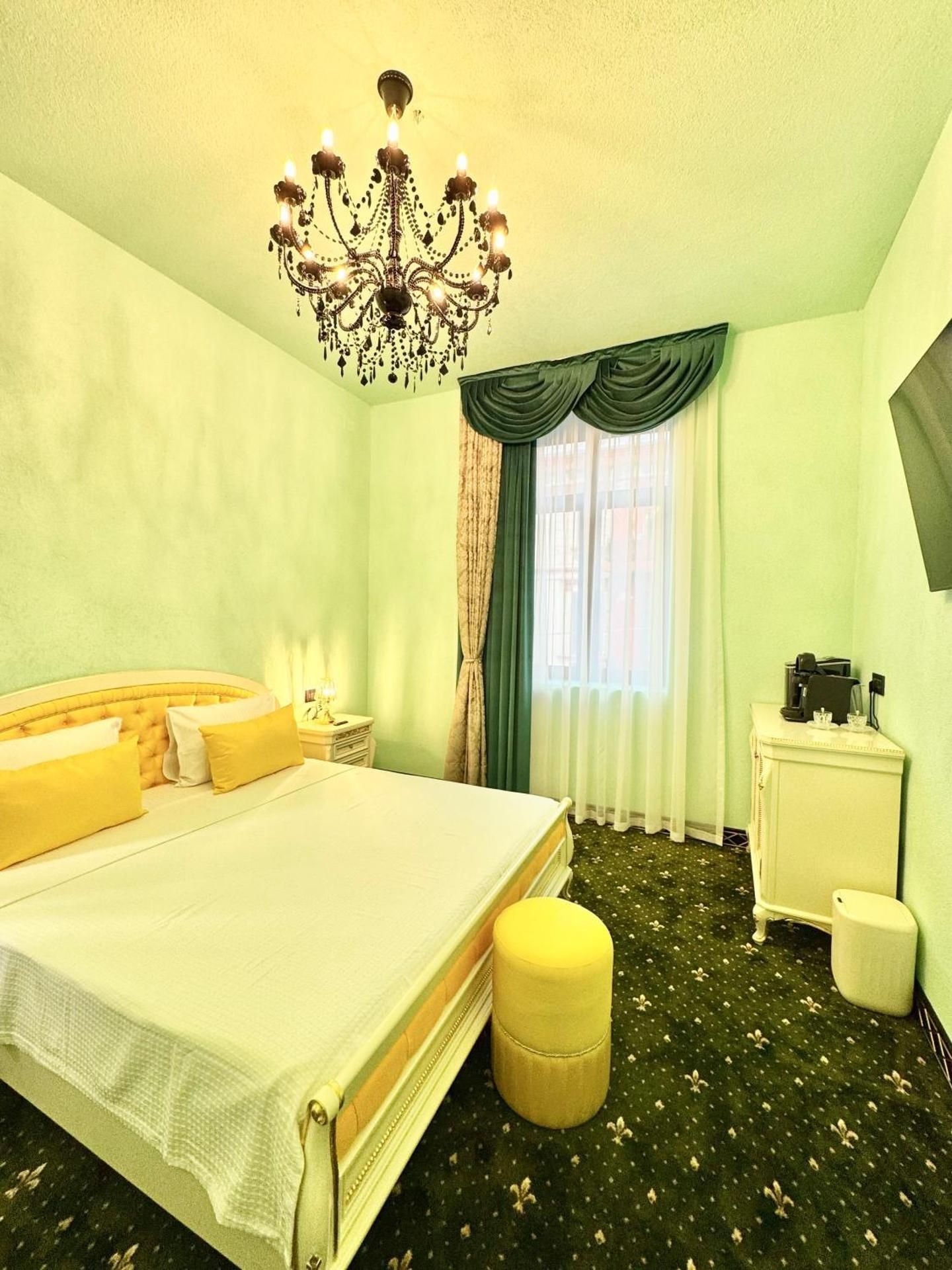 Deluxe King Room