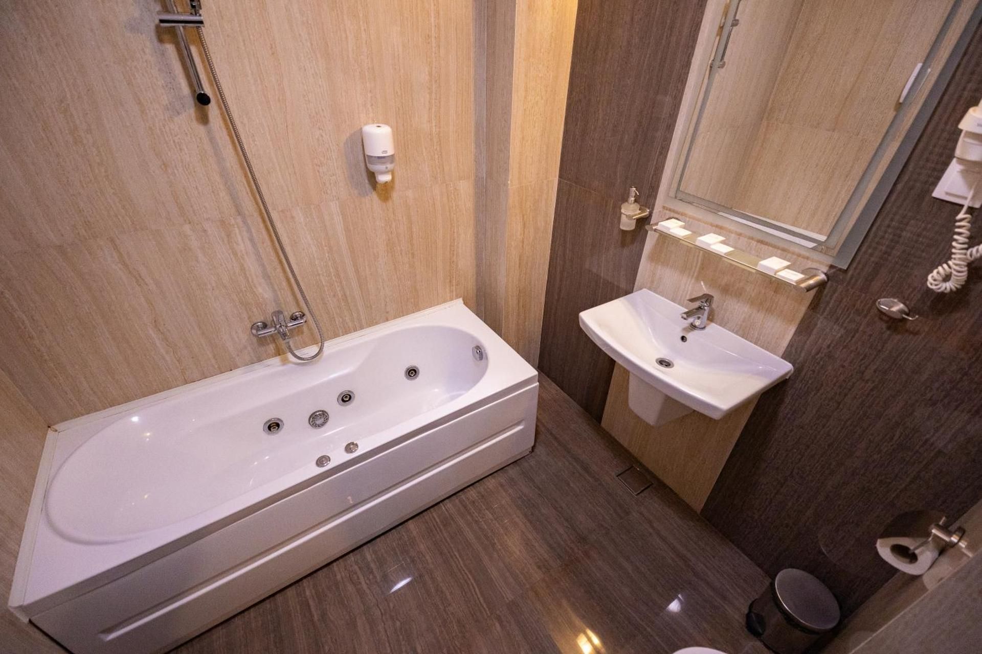 Hotel Restaurant Imperial Deluxe Suite 2