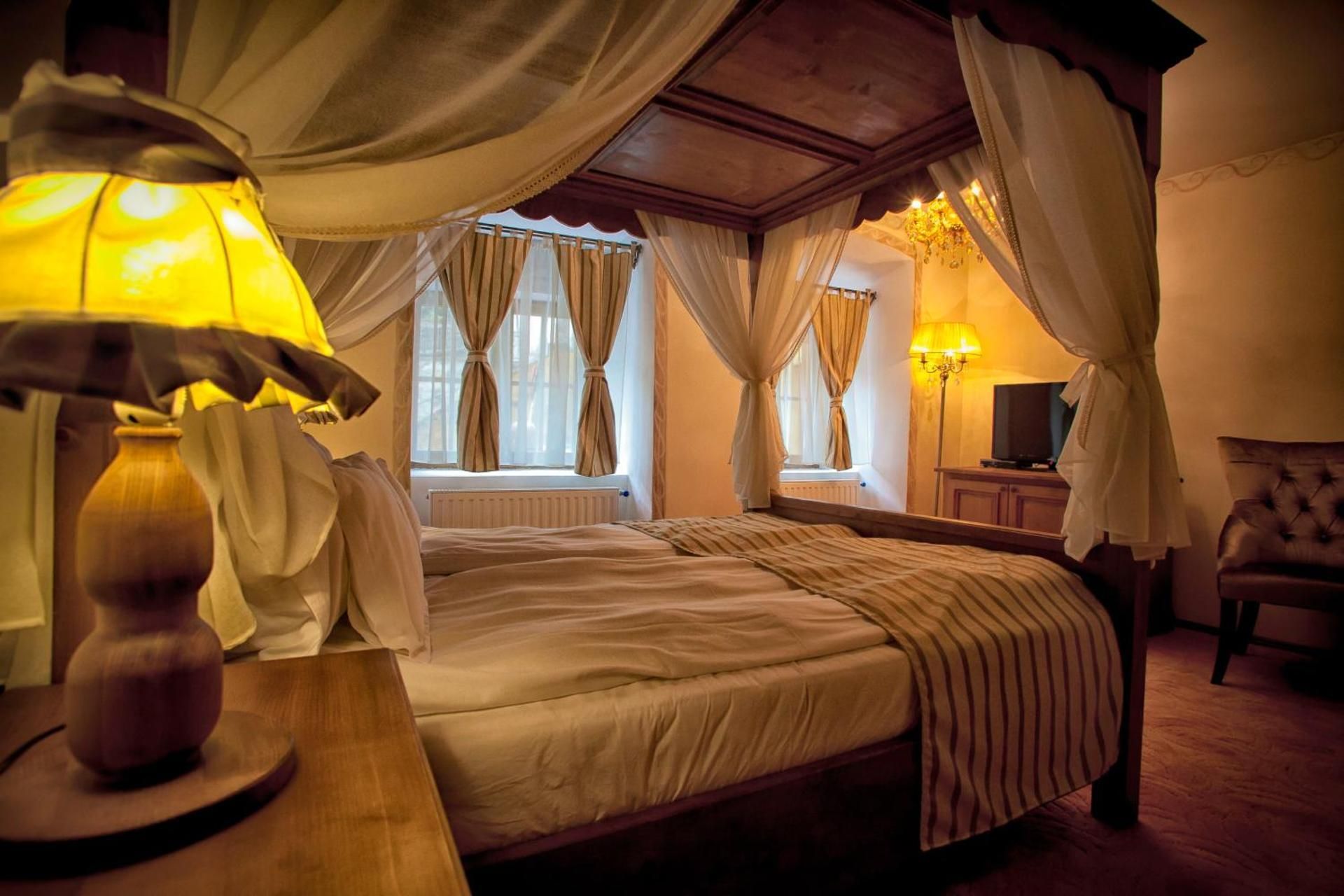 Hotel Villa Franca Deluxe Double Room with Canopy Bed 2