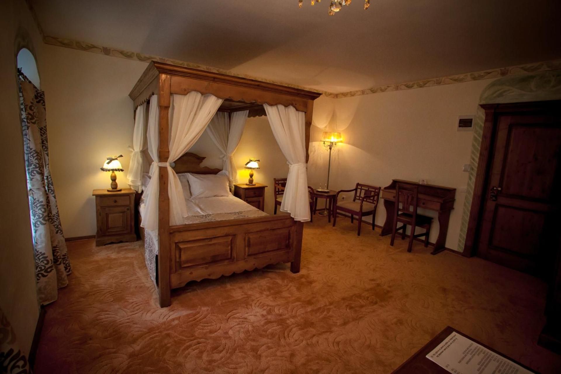 Hotel Villa Franca Double Room with canopy bed 2