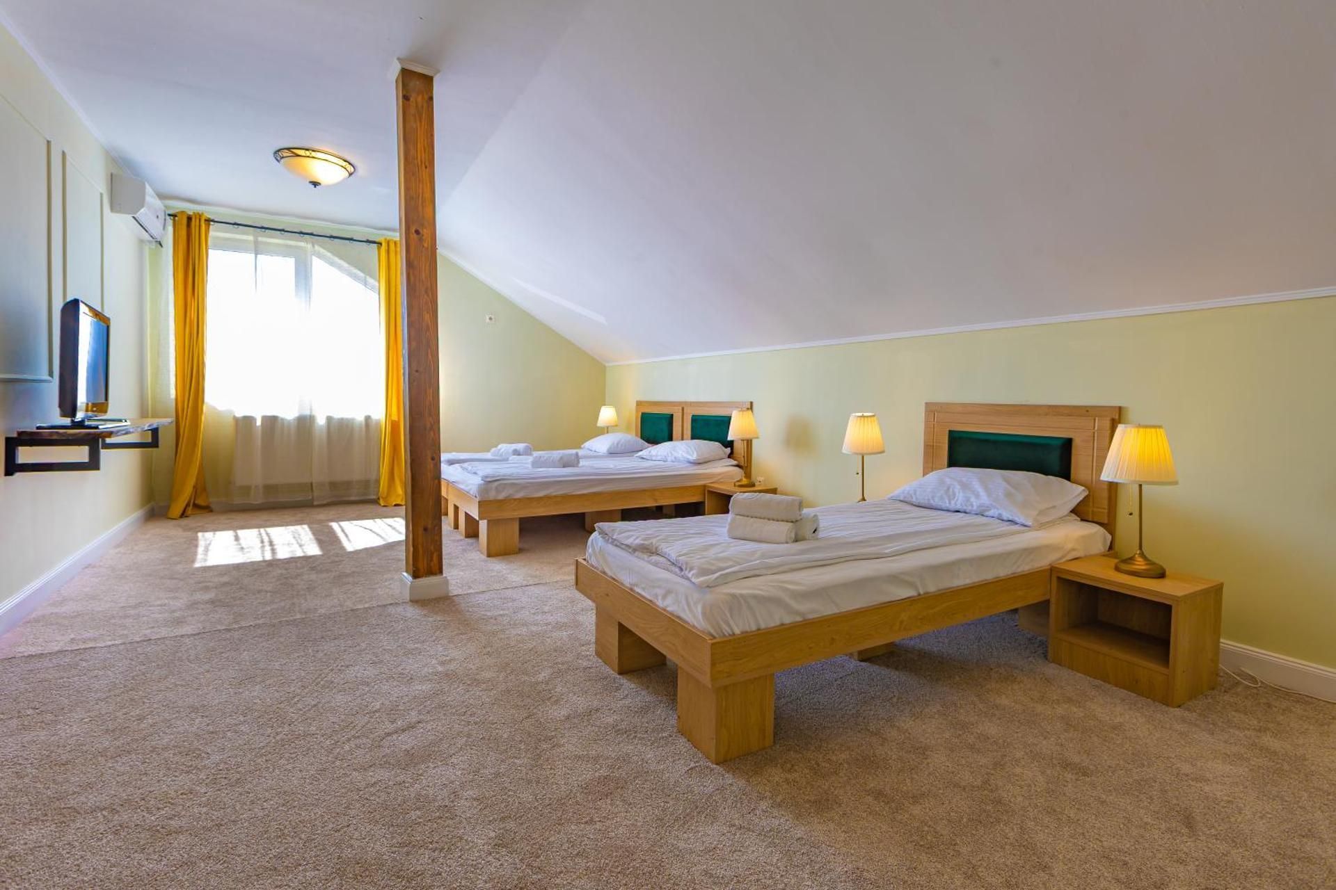 Triple Room with City View