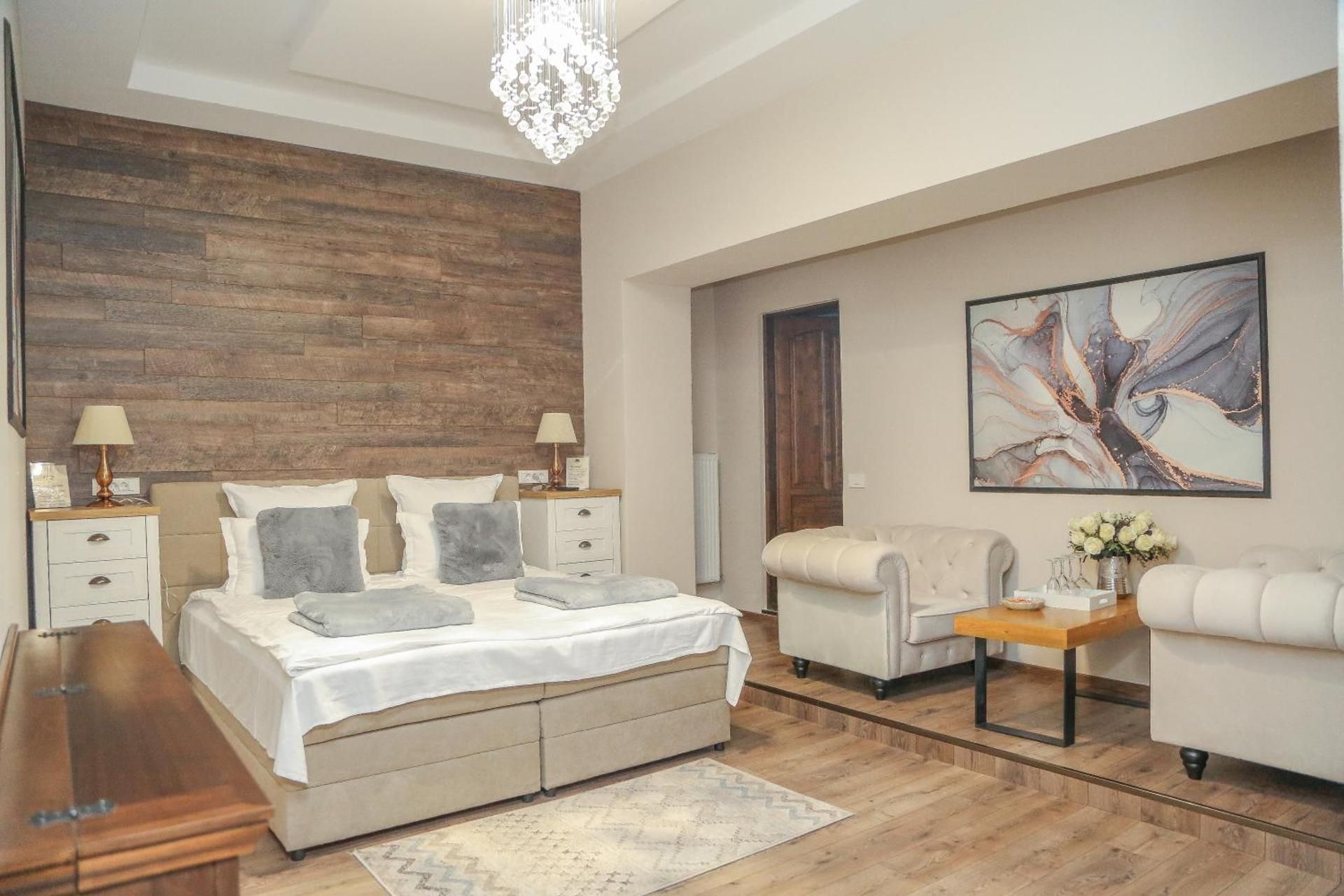 DELUXE APARTMENT